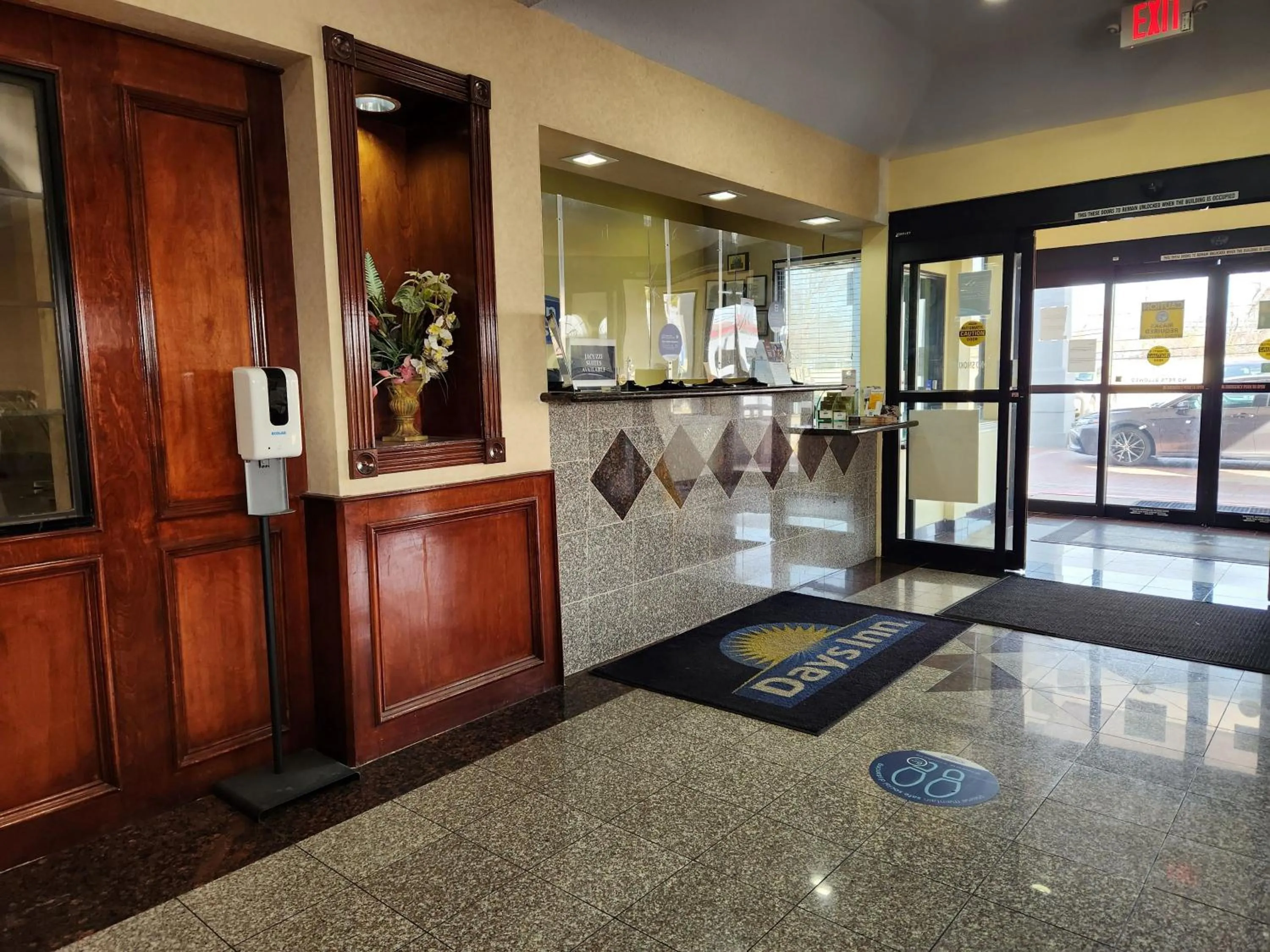 Lobby or reception in Days Inn & Suites by Wyndham Pasadena