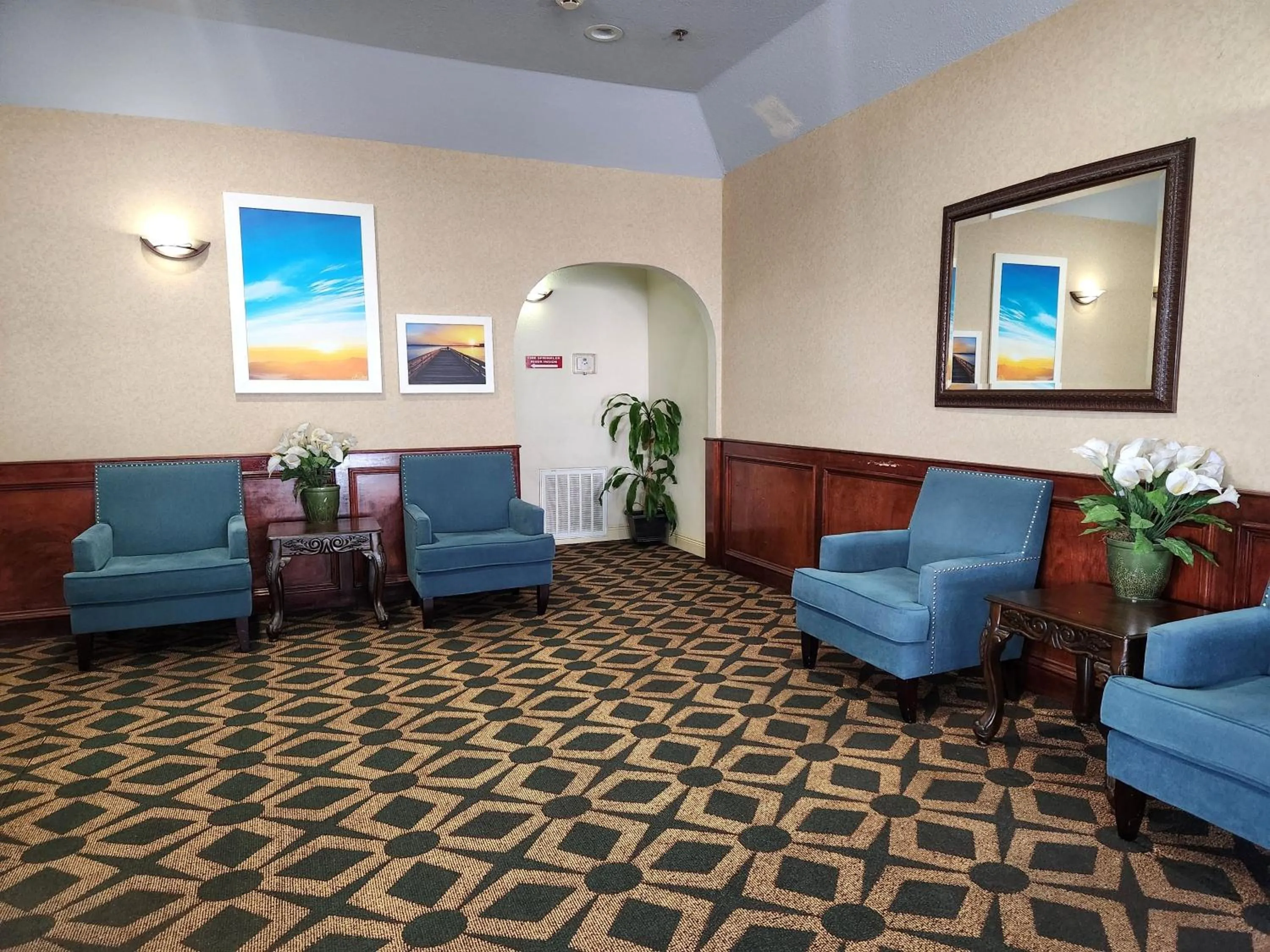 Lobby or reception in Days Inn & Suites by Wyndham Pasadena