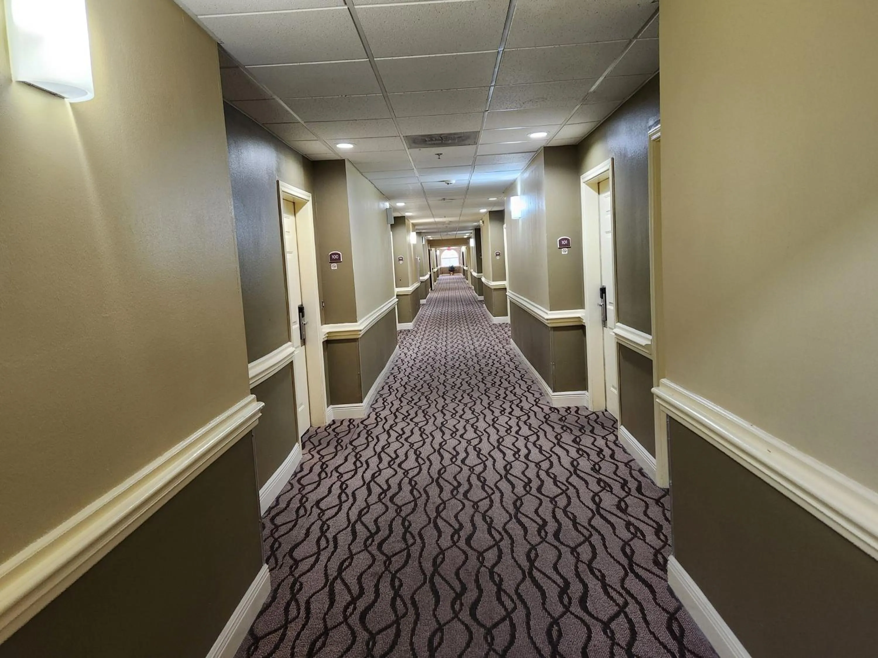 Lobby or reception in Days Inn & Suites by Wyndham Pasadena