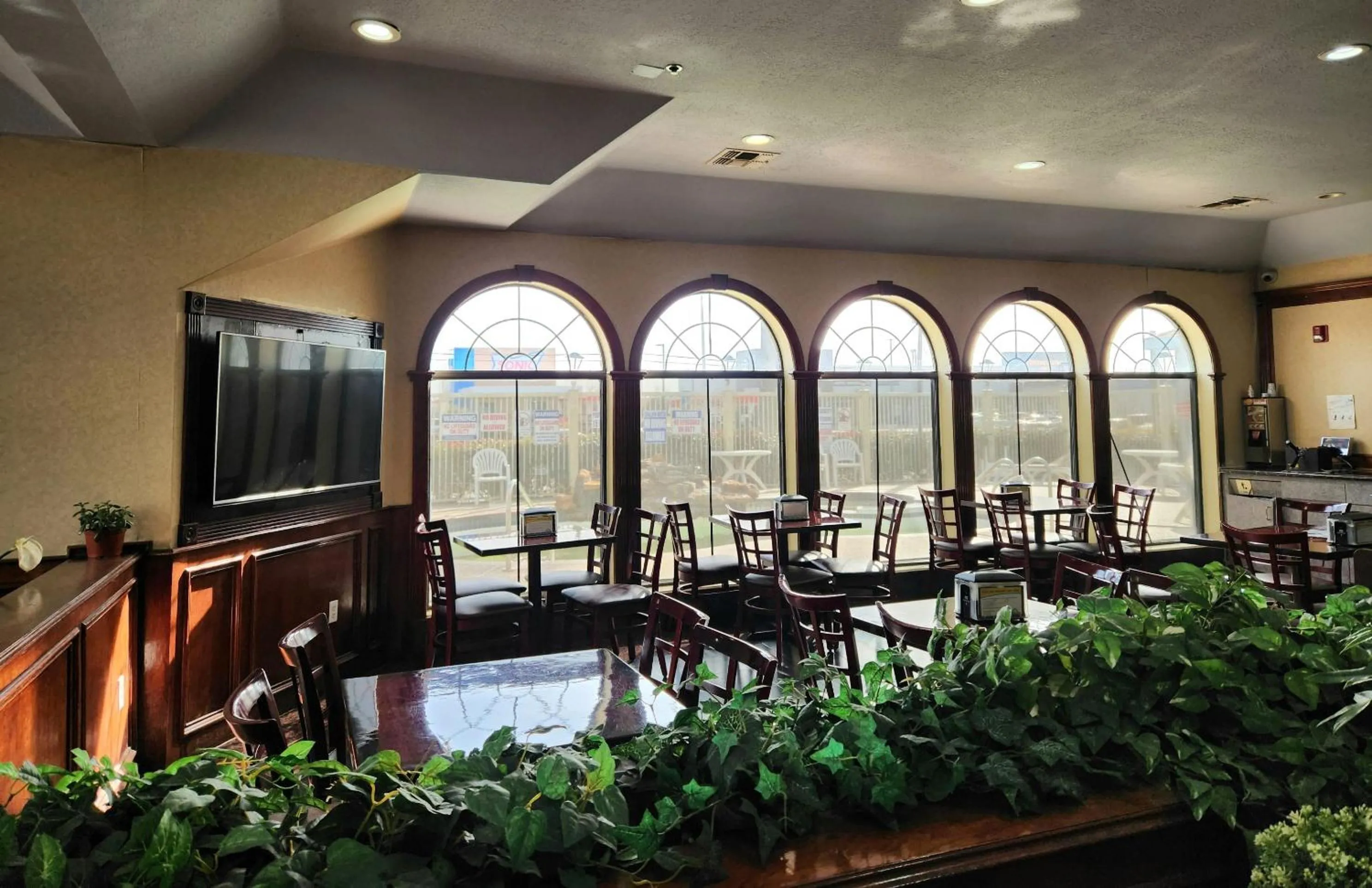 Breakfast in Days Inn & Suites by Wyndham Pasadena