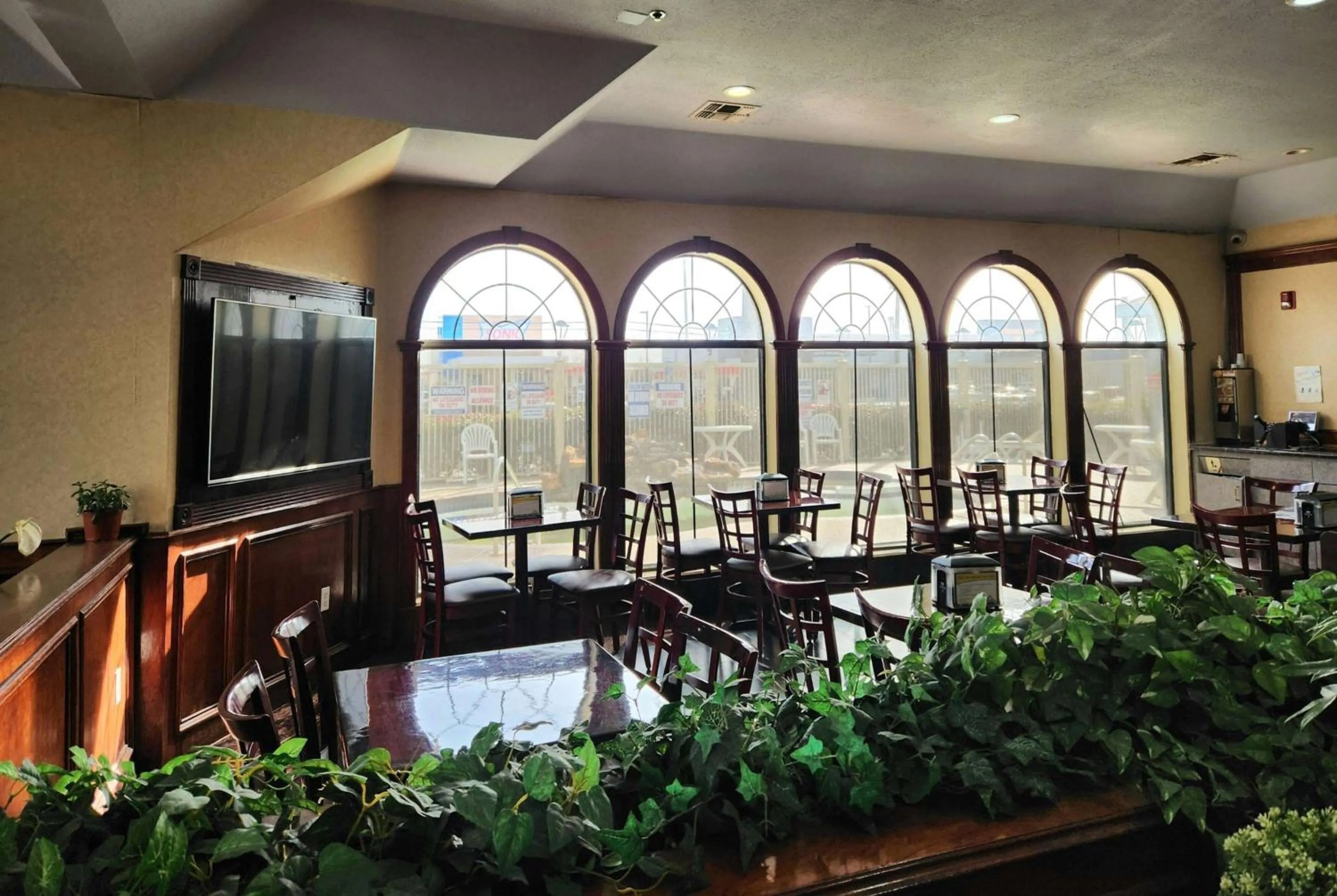 Lobby or reception in Days Inn & Suites by Wyndham Pasadena