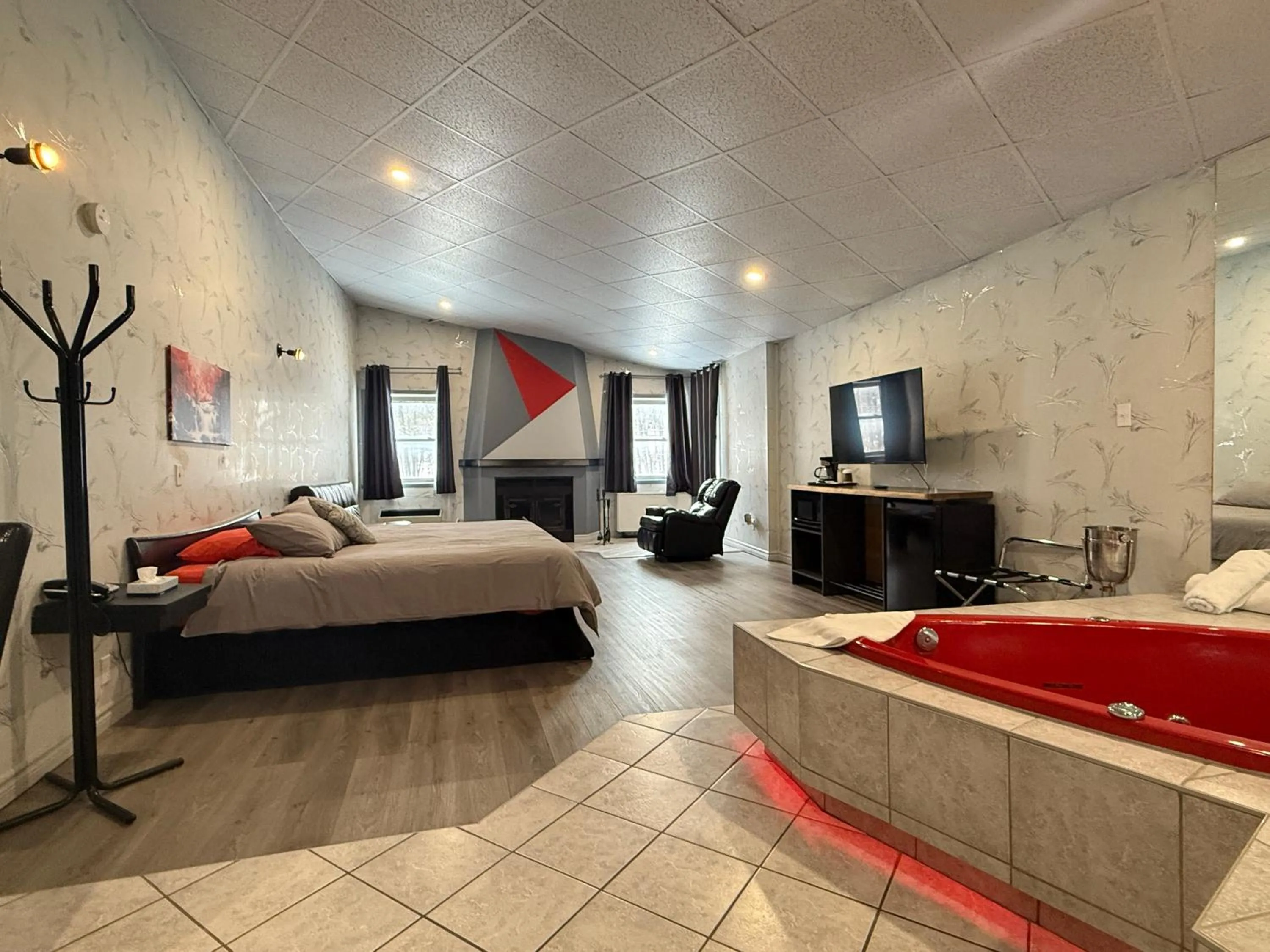 Photo of the whole room, Bed in Hotel Motel La Marquise