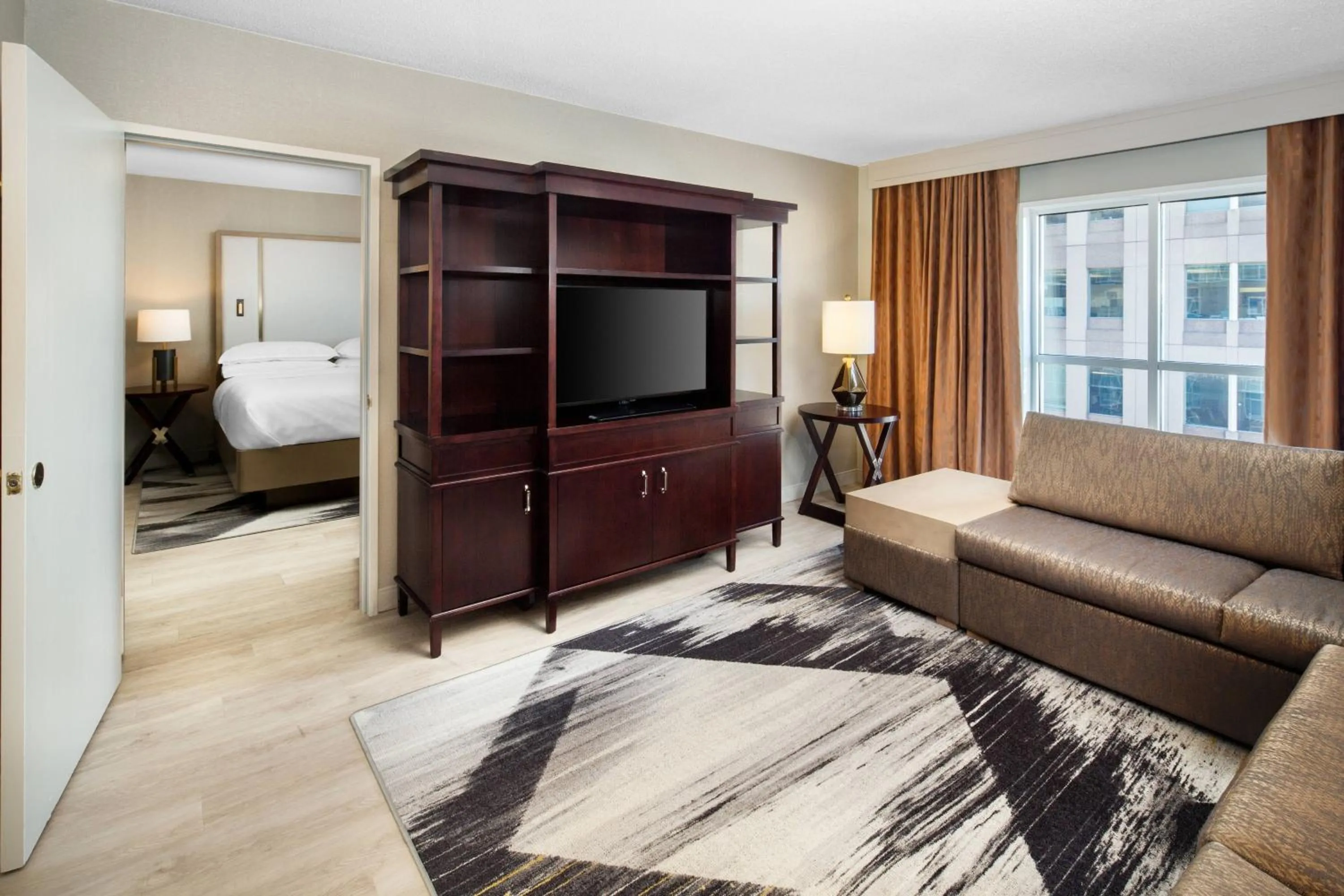 Photo of the whole room, Bed in Sheraton Raleigh Hotel