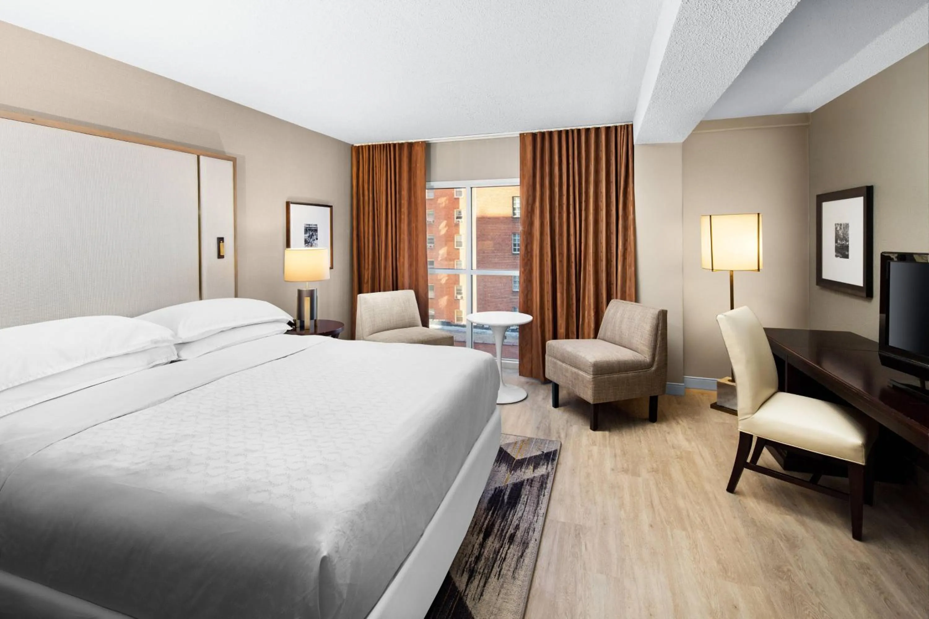 Photo of the whole room, Bed in Sheraton Raleigh Hotel