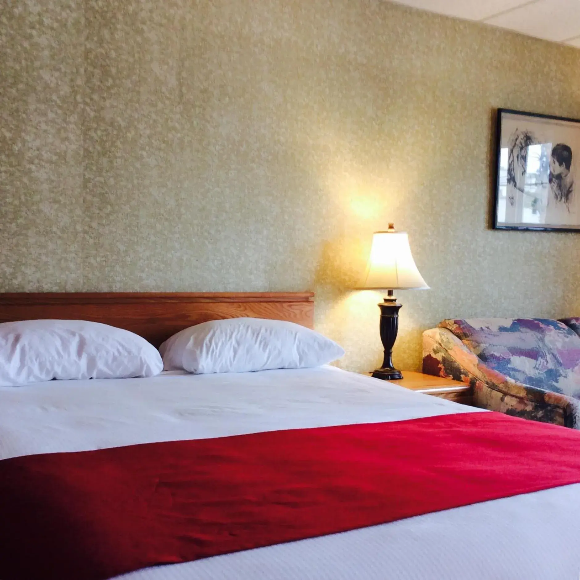 Superior Queen Room in Motel & Hotel La Paysanne Superior Queen Room in Motel & Hotel La Paysanne