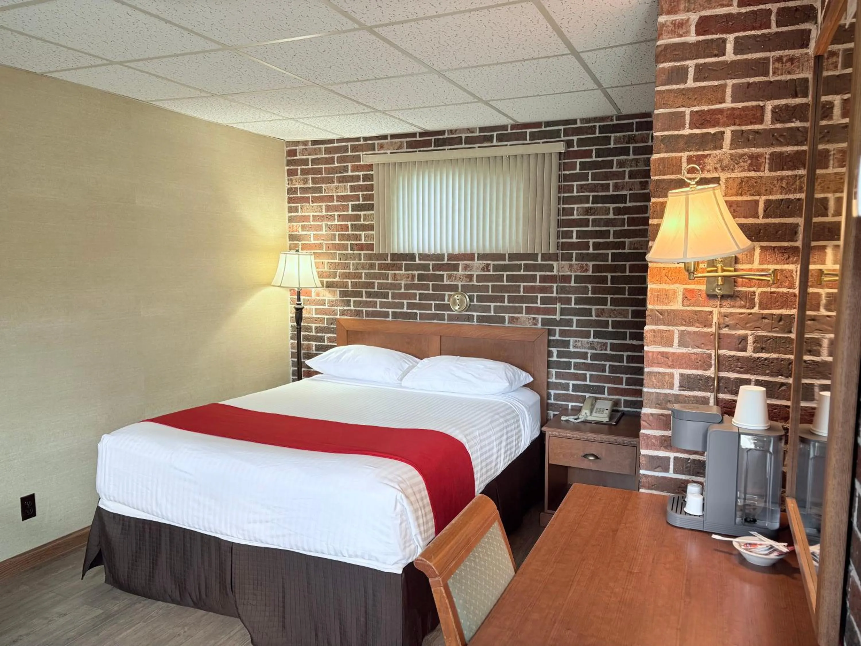 Bed in Motel & Hotel La Paysanne