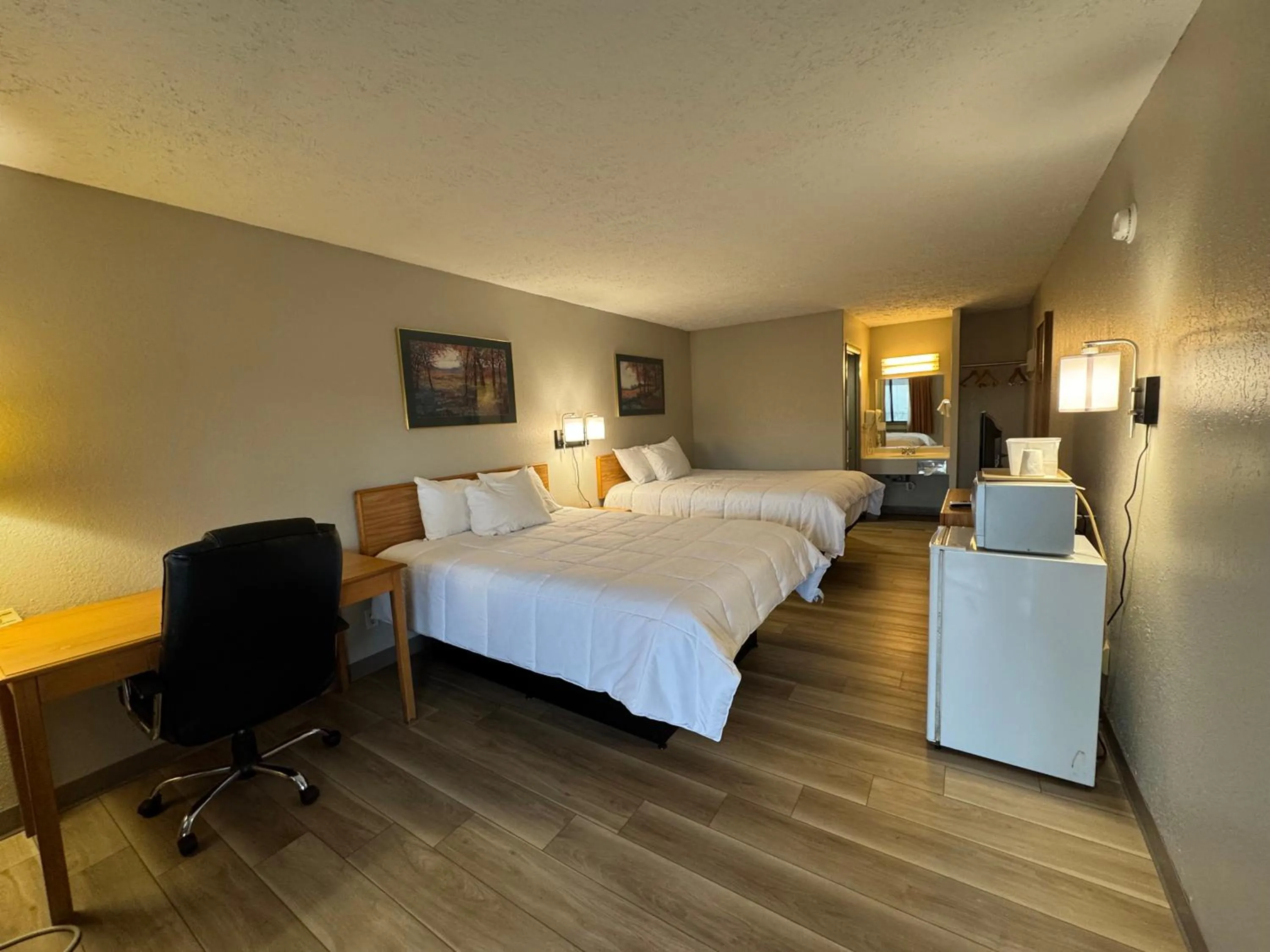 Bed in Days Inn by Wyndham Farmer City