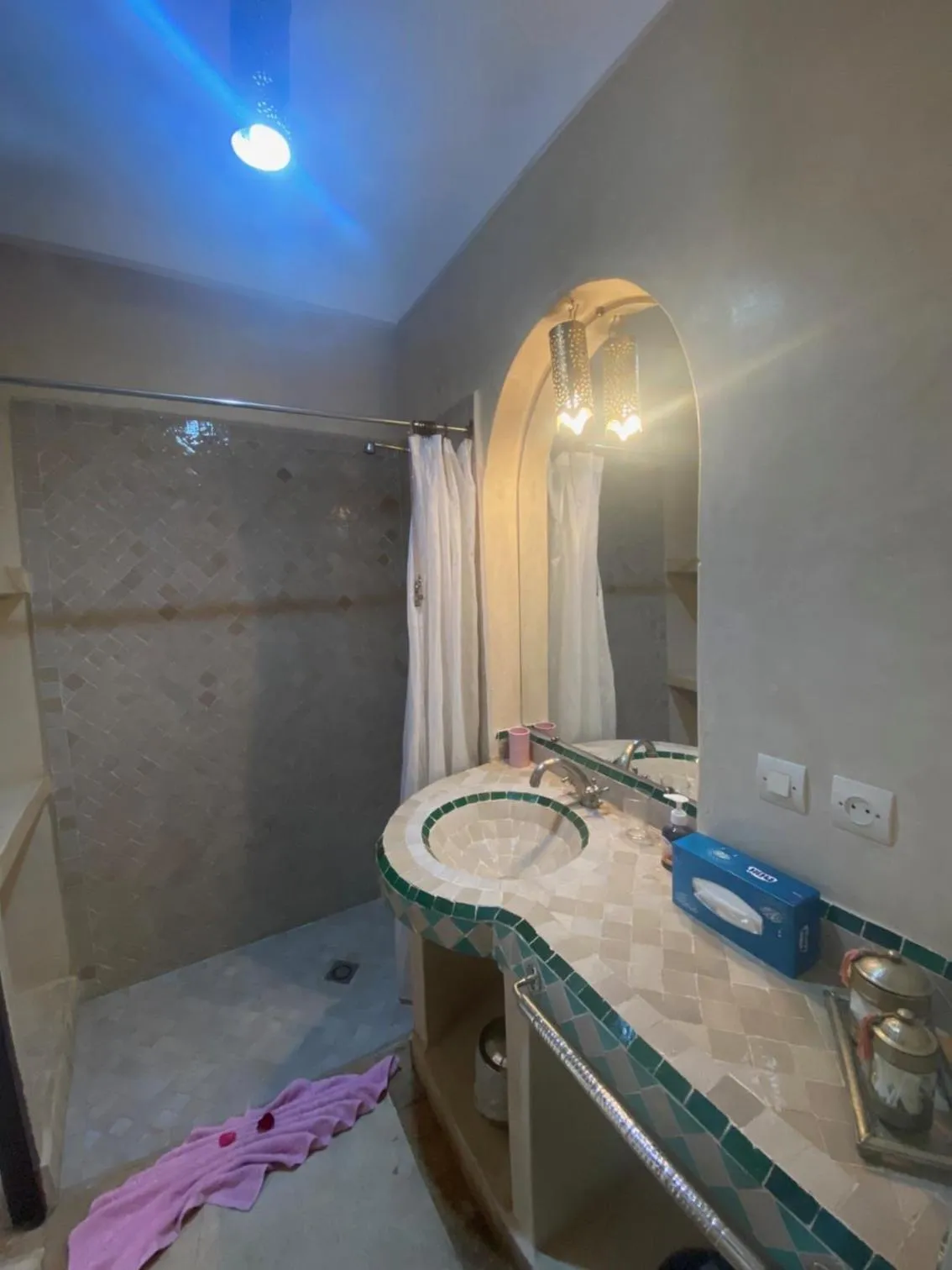 Bathroom in Les Jardins Mandaline