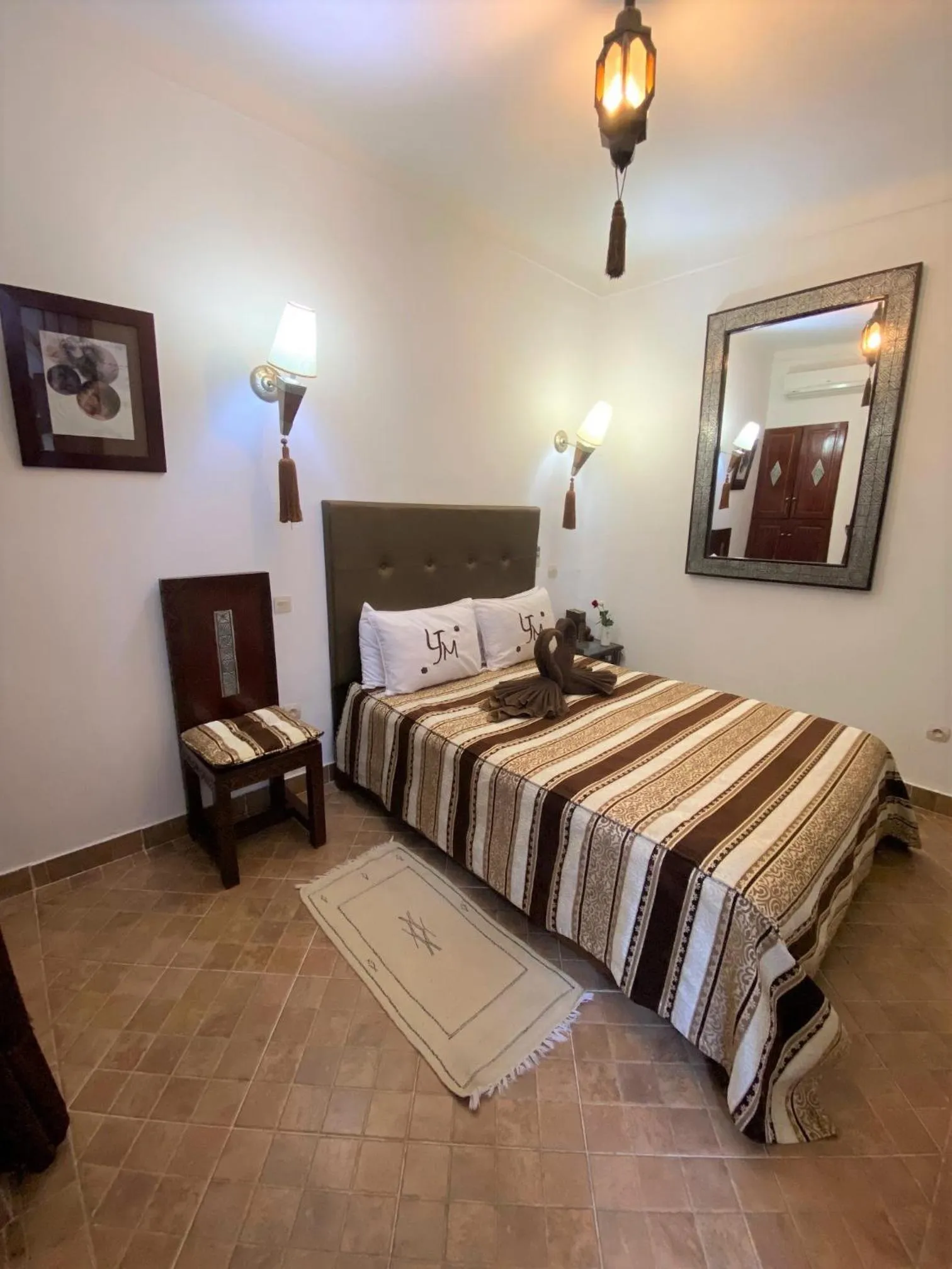 Photo of the whole room, Bed in Les Jardins Mandaline