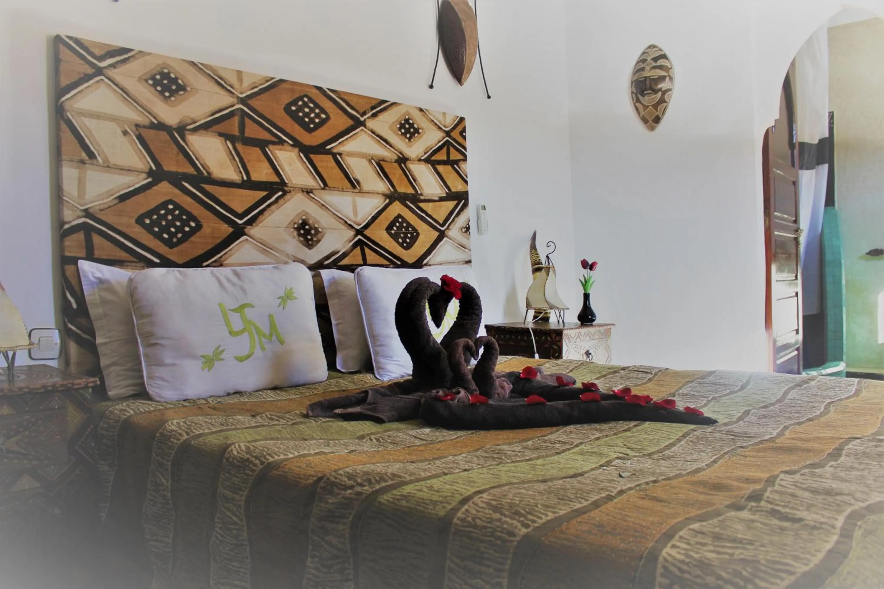 Bedroom, Bed in Les Jardins Mandaline