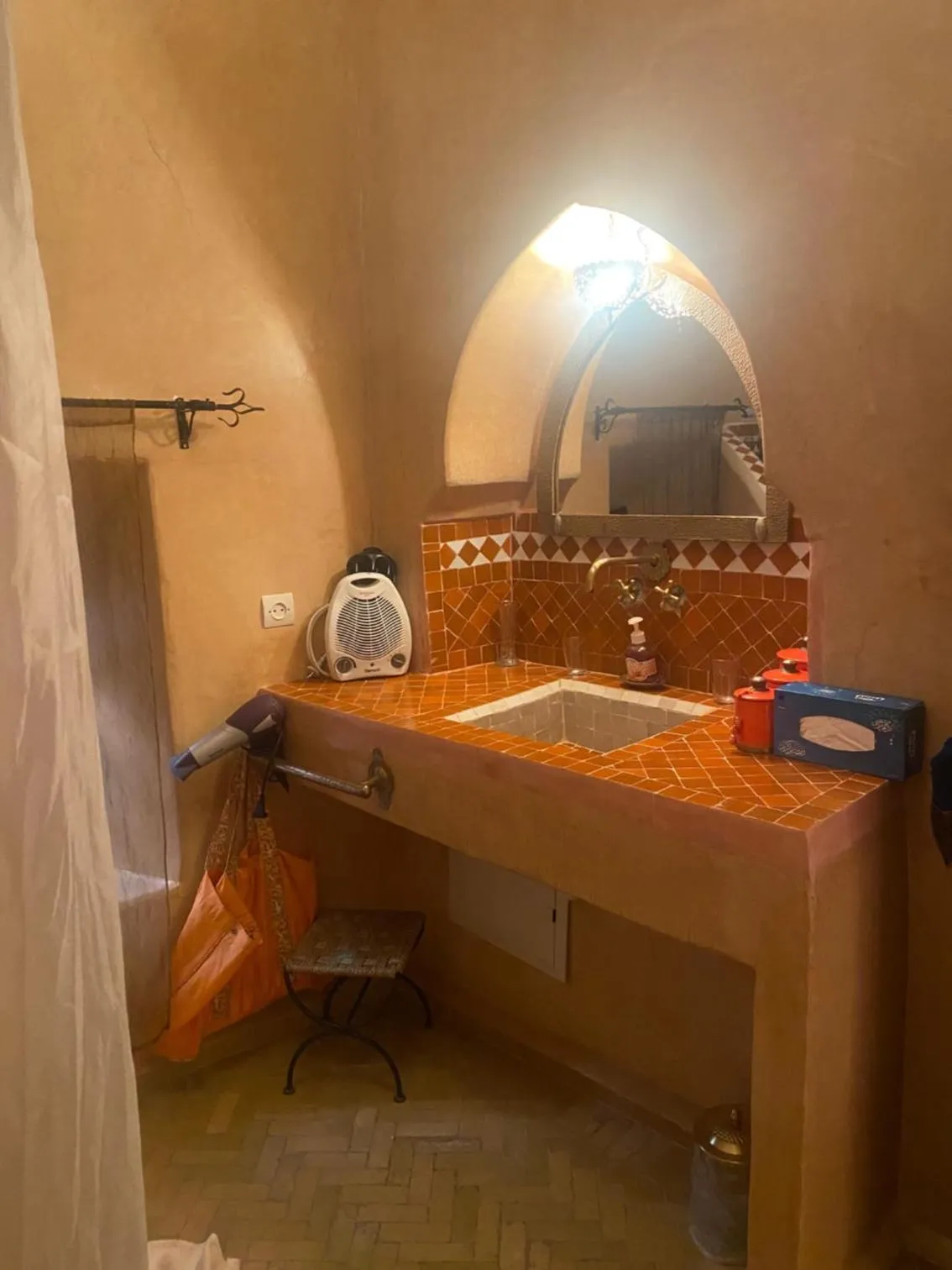 Bathroom in Les Jardins Mandaline