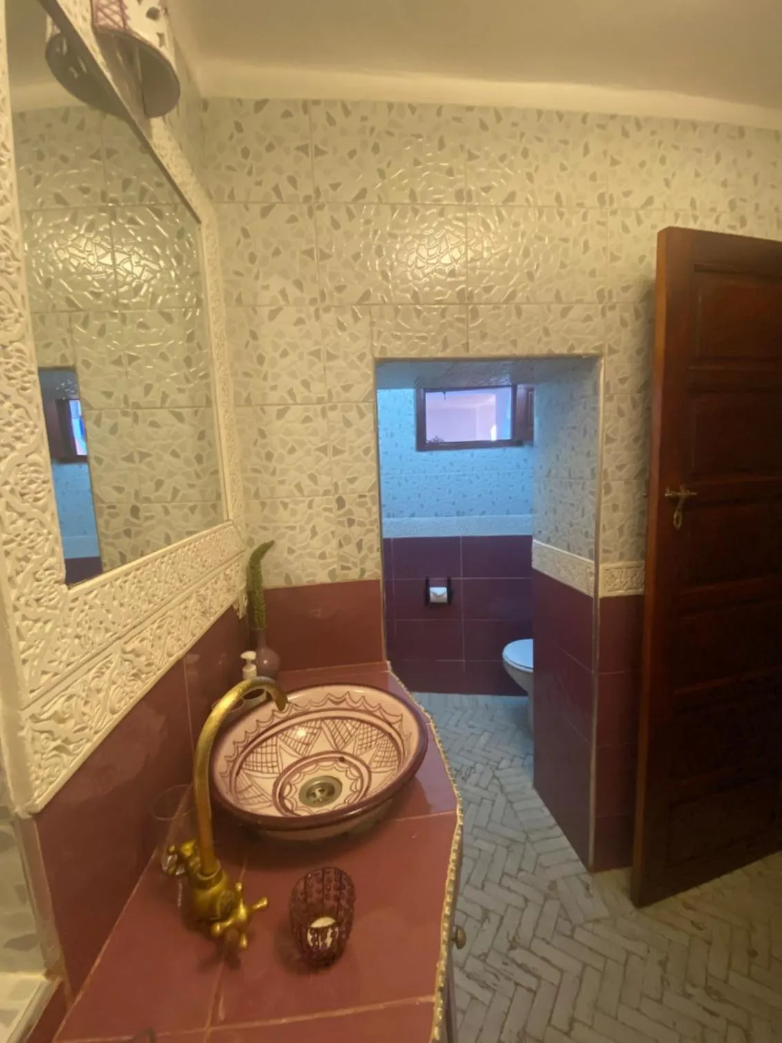 Toilet in Les Jardins Mandaline