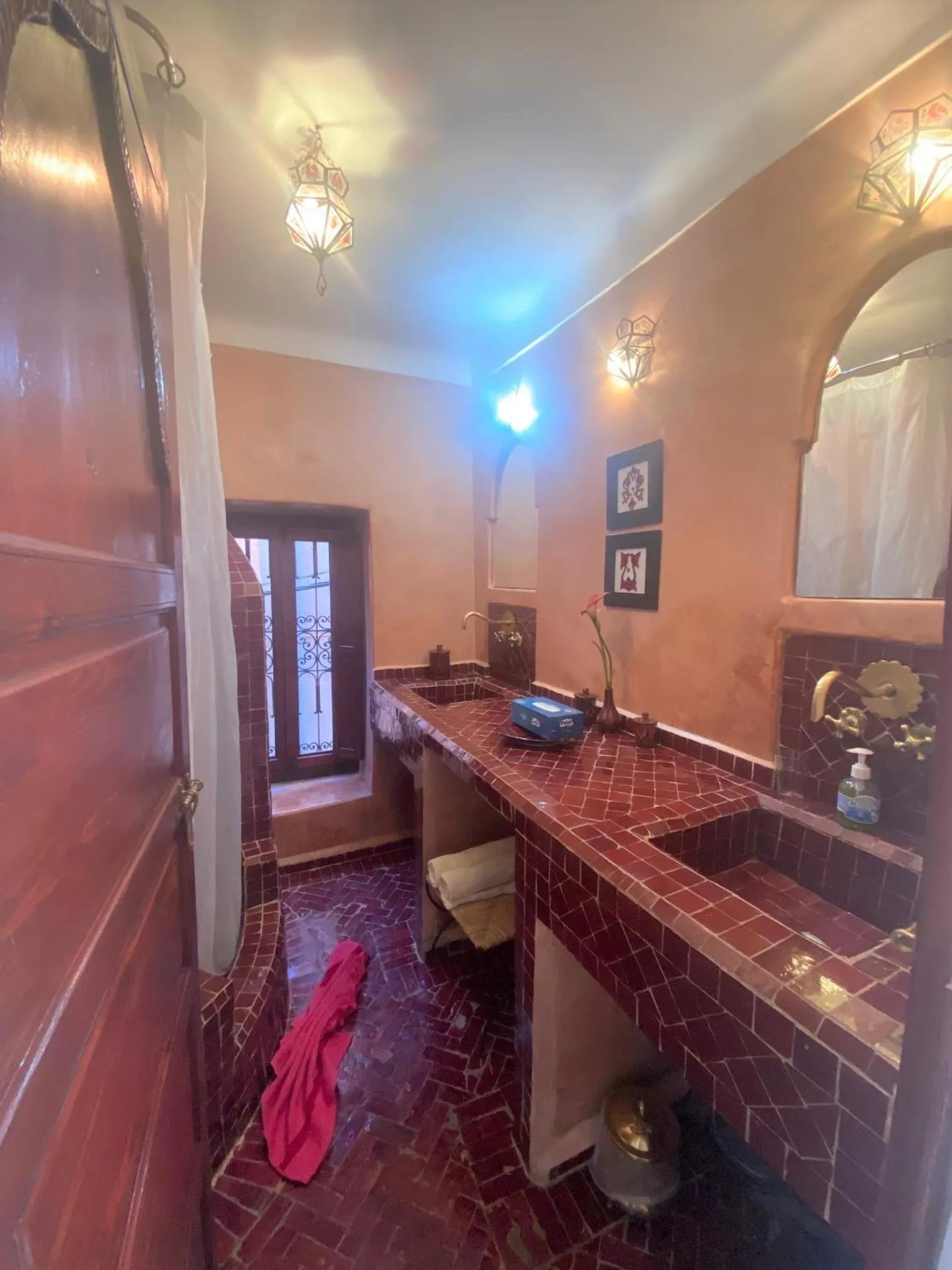 Bathroom in Les Jardins Mandaline