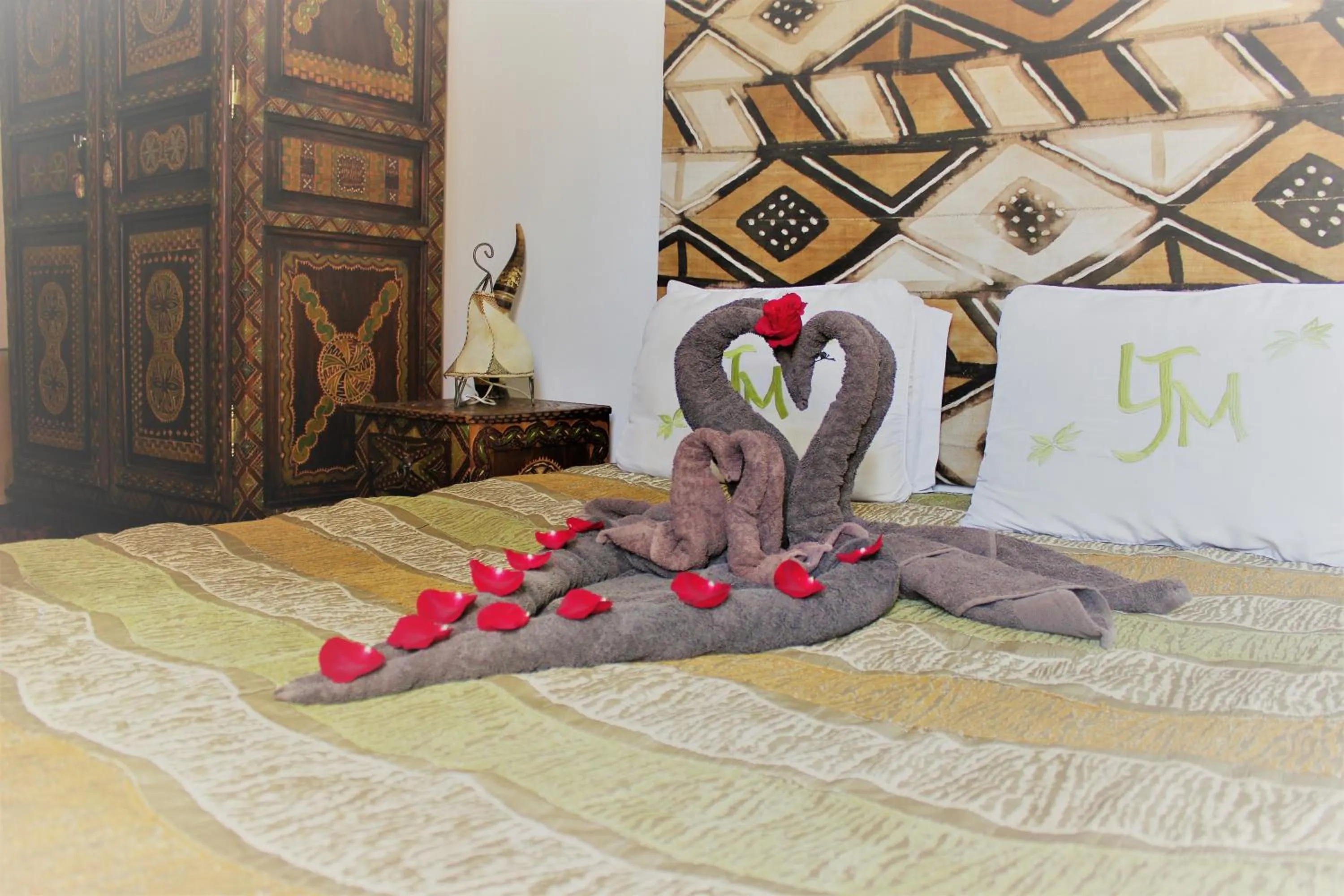 Bedroom, Bed in Les Jardins Mandaline