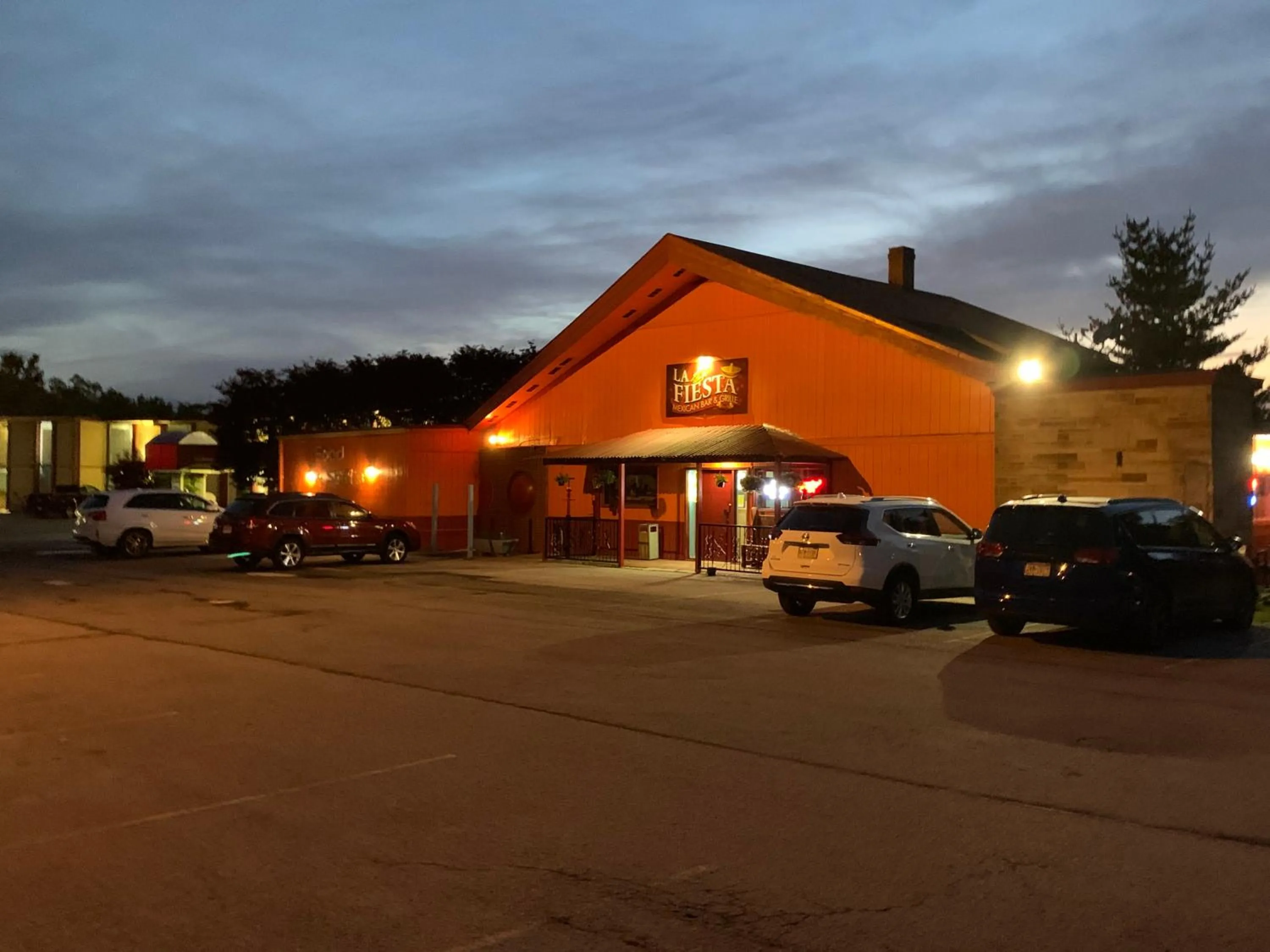 Restaurant/places to eat in Red Carpet Inn & Suites Ebensburg