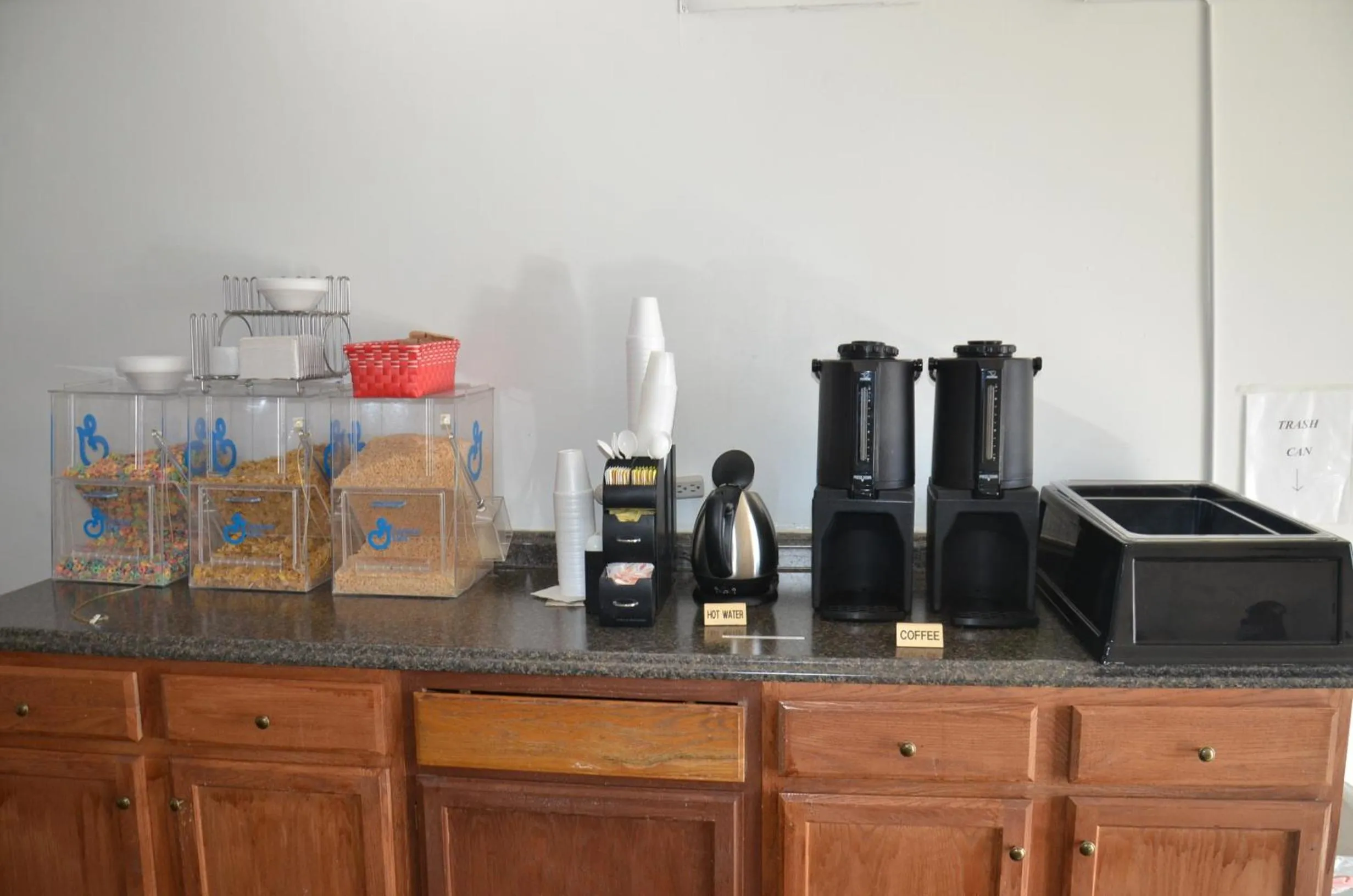 Restaurant/places to eat in Red Carpet Inn & Suites Ebensburg