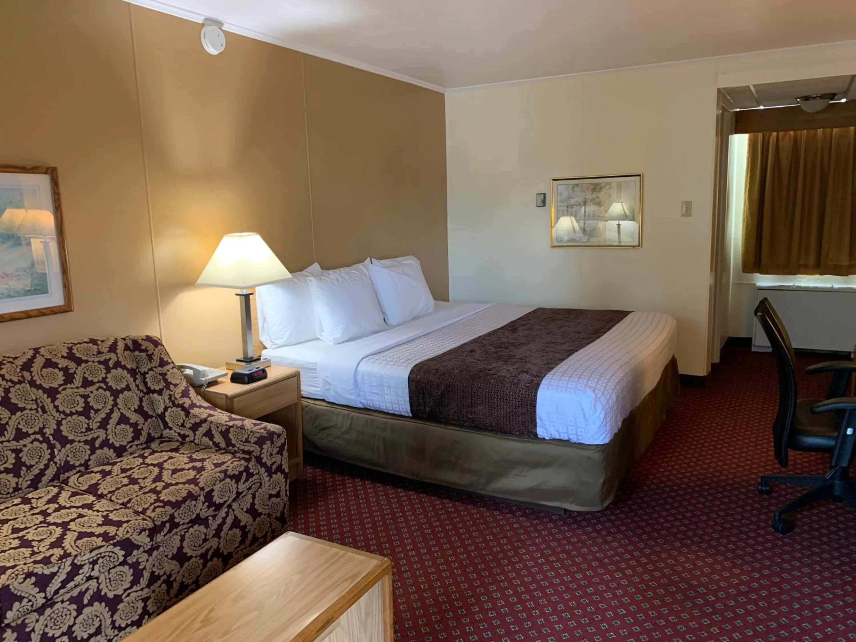 Bed in Red Carpet Inn & Suites Ebensburg