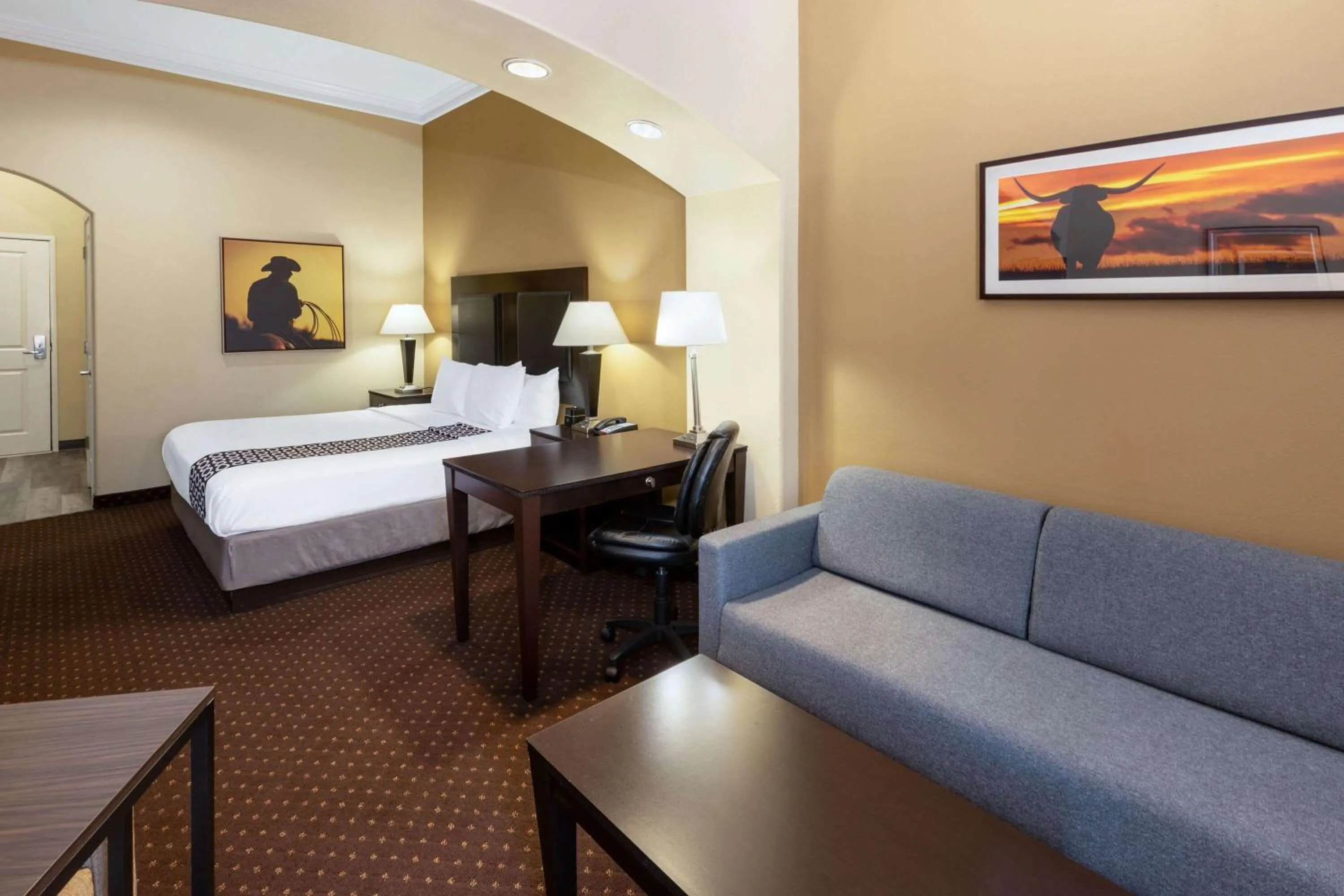Photo of the whole room, Bed in La Quinta by Wyndham Houston New Caney