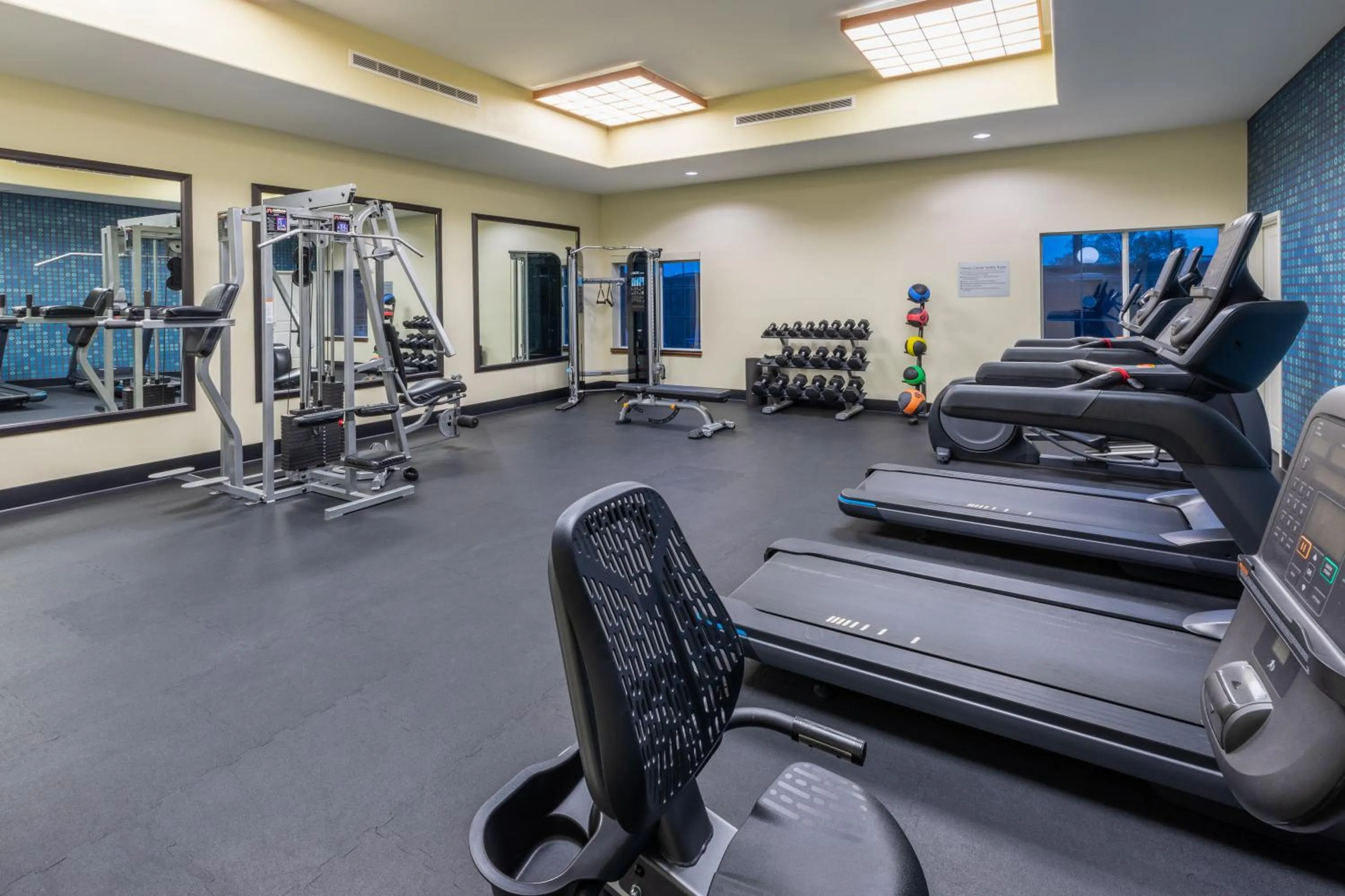 Fitness centre/facilities in La Quinta by Wyndham Houston New Caney