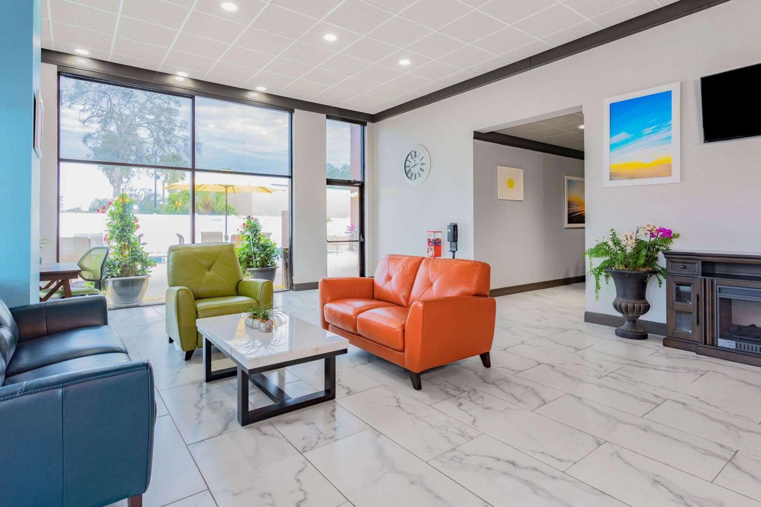 Lobby or reception in Days Inn by Wyndham N Orlando/Casselberry