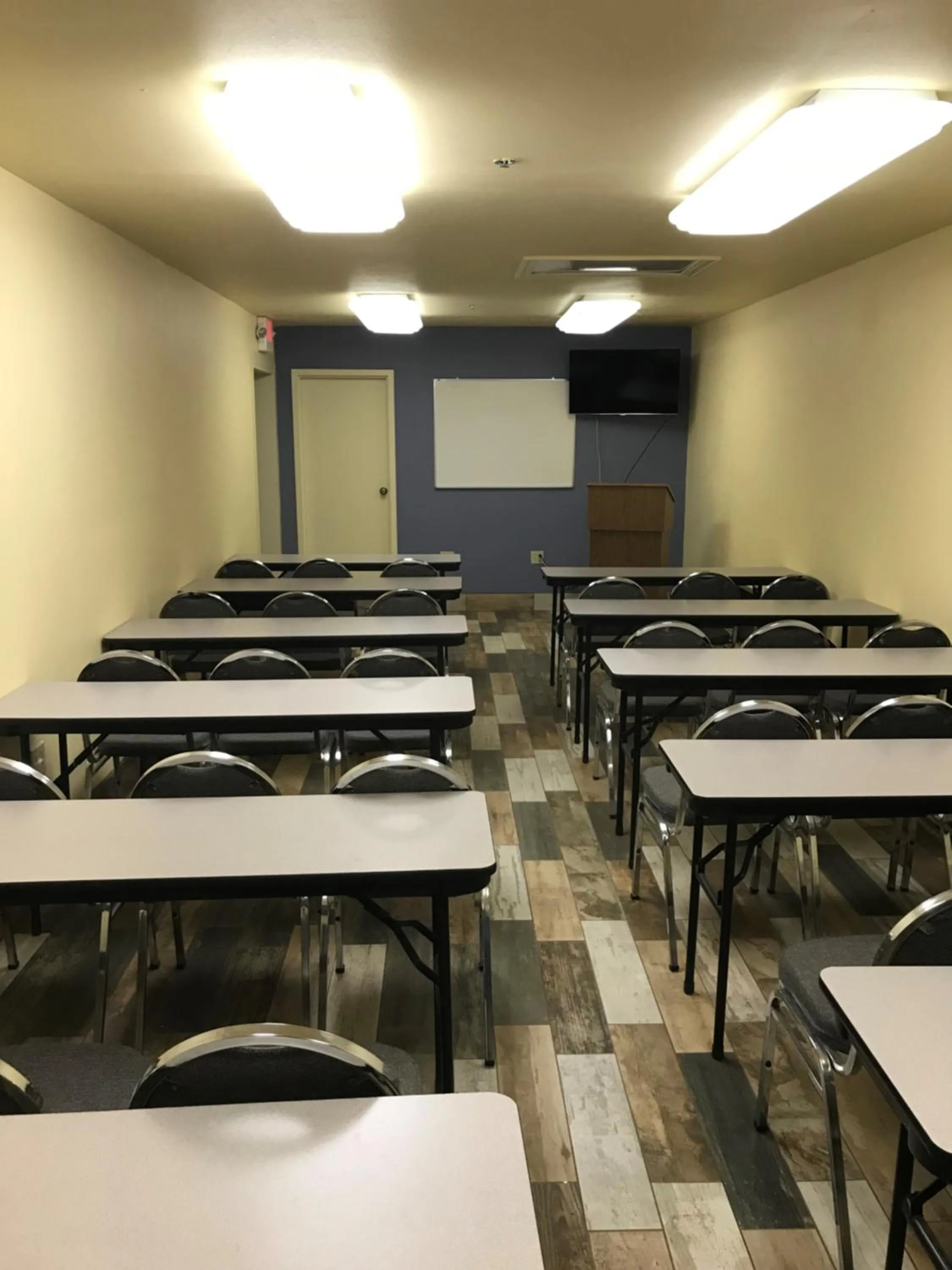 Meeting/conference room in Days Inn by Wyndham N Orlando/Casselberry