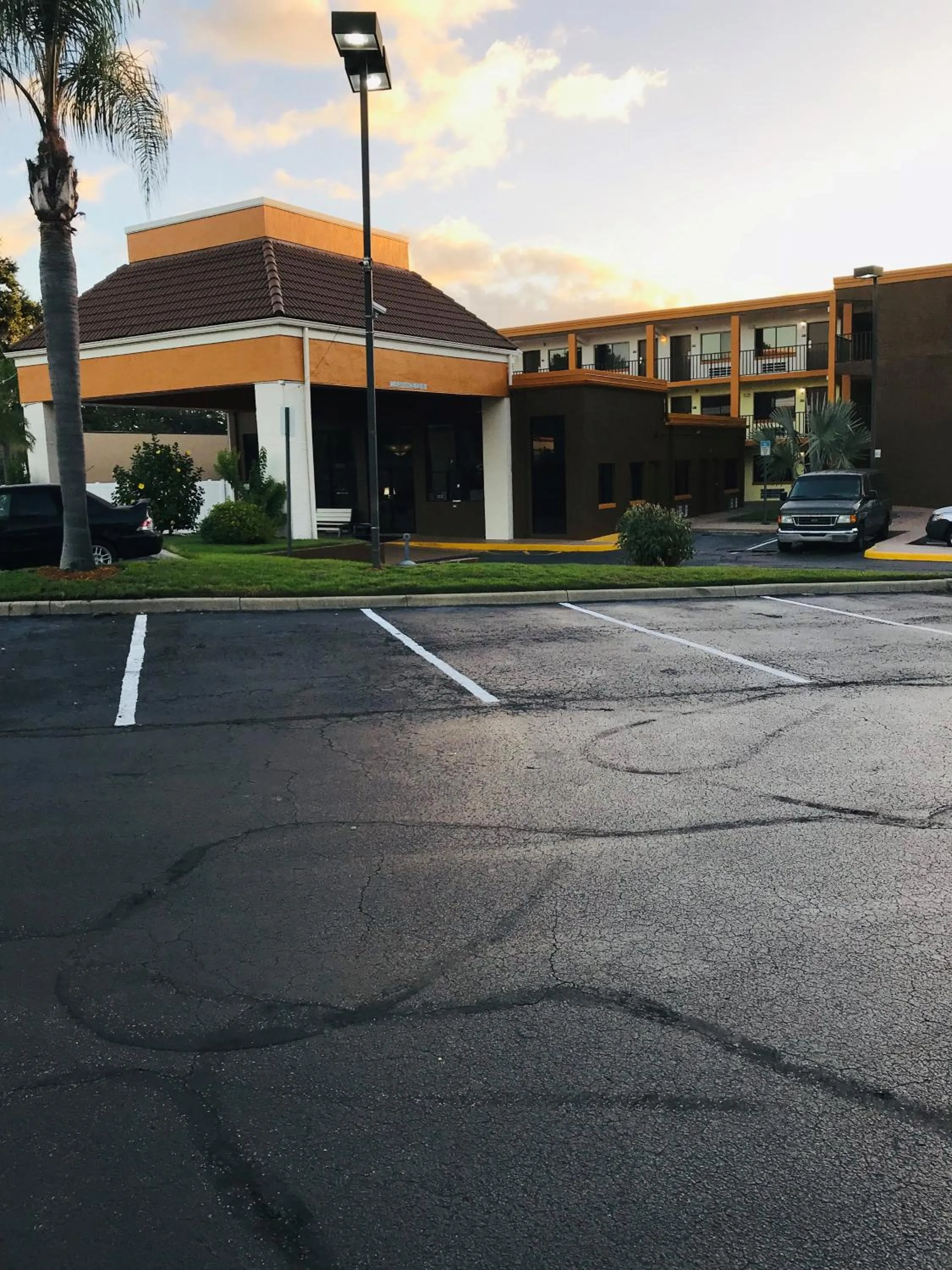 Facade/entrance in Days Inn by Wyndham N Orlando/Casselberry