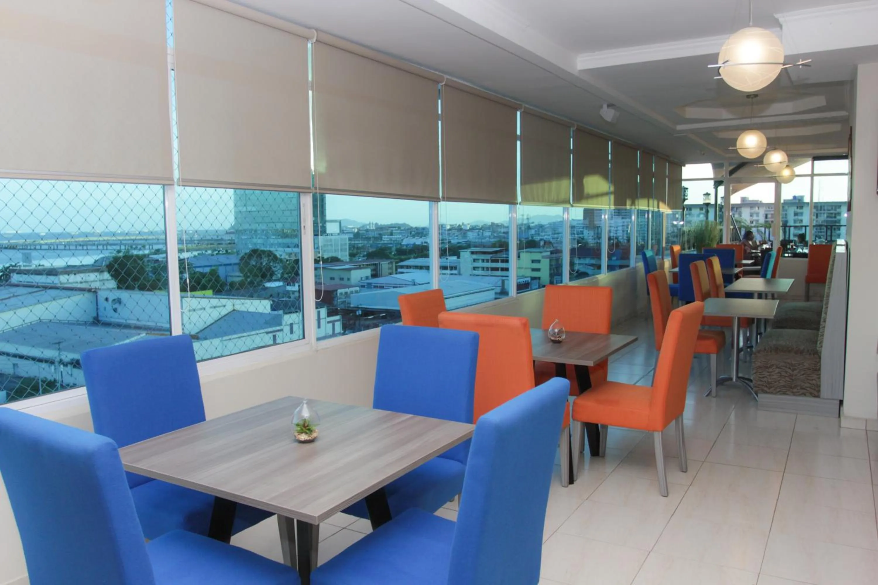 Restaurant/places to eat in Hotel Bahía Suites