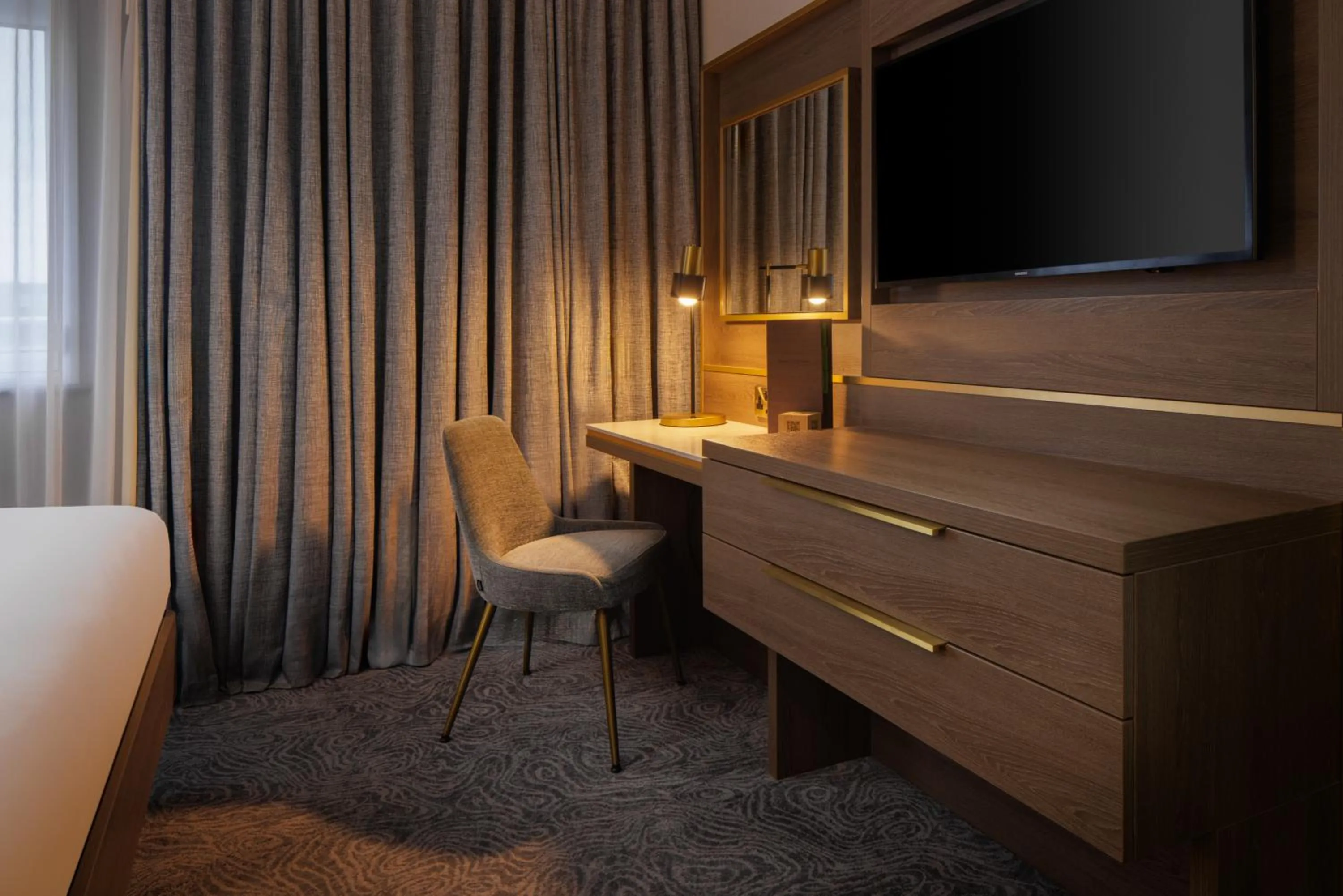TV and multimedia in DoubleTree by Hilton London Angel Kings Cross