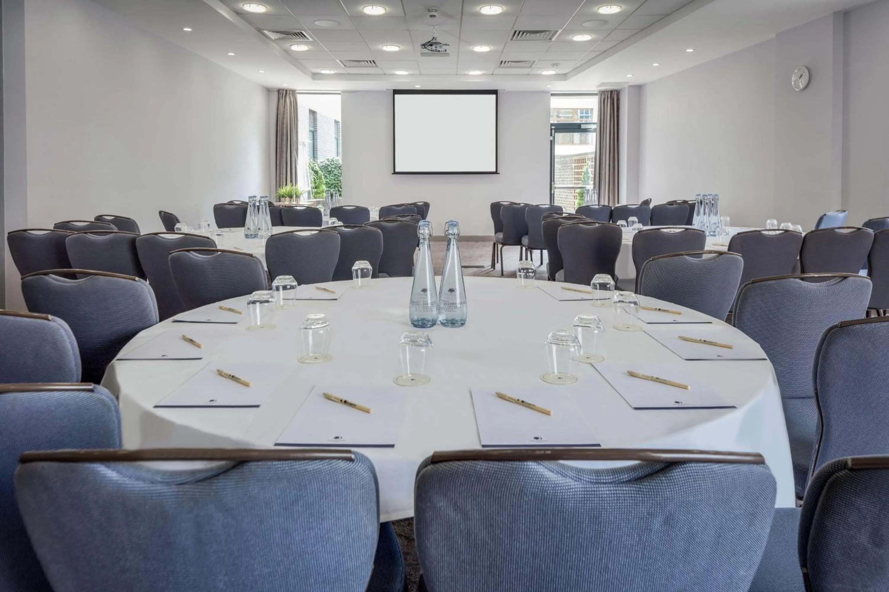 Meeting/conference room in DoubleTree by Hilton London Angel Kings Cross