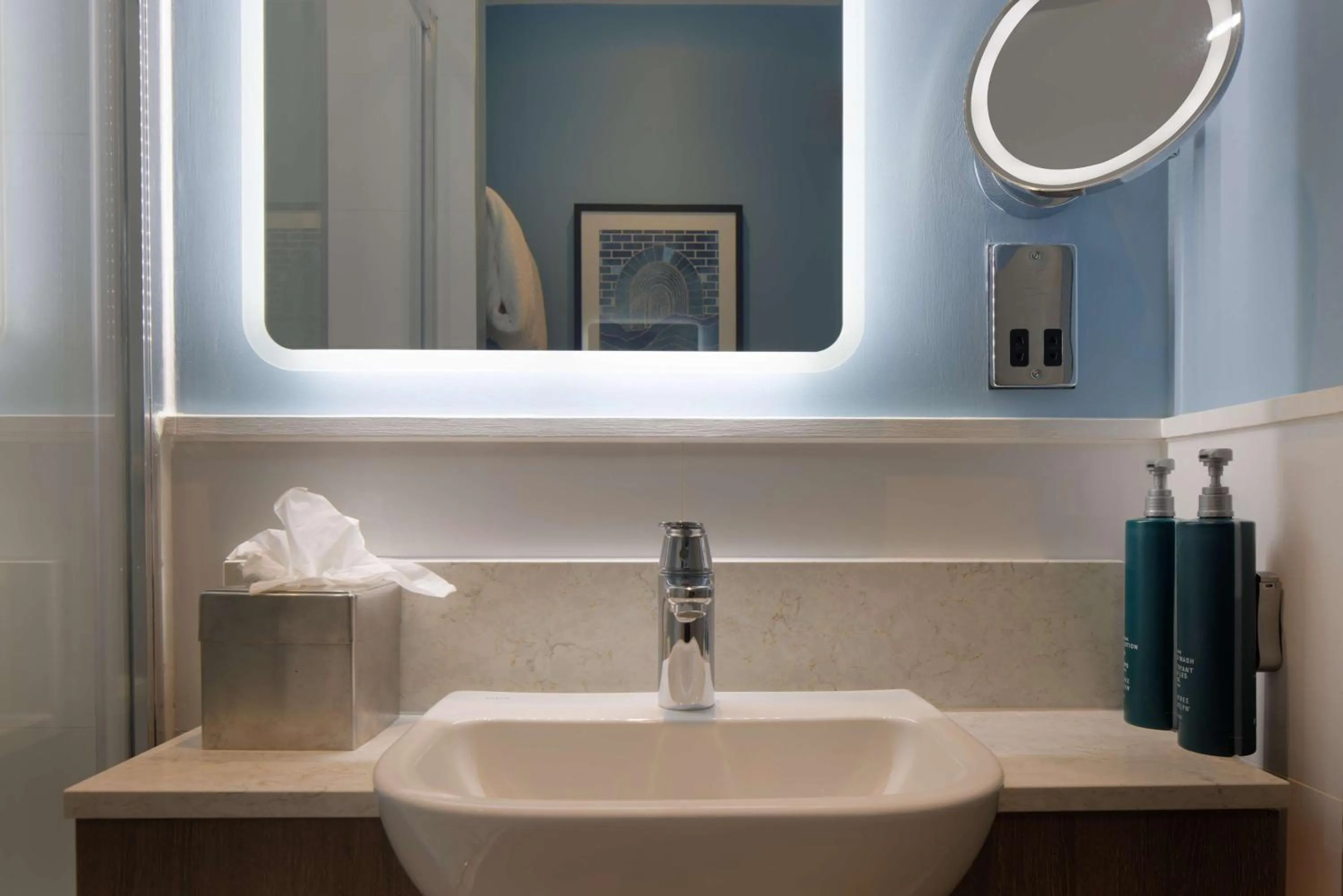 Bathroom in DoubleTree by Hilton London Angel Kings Cross