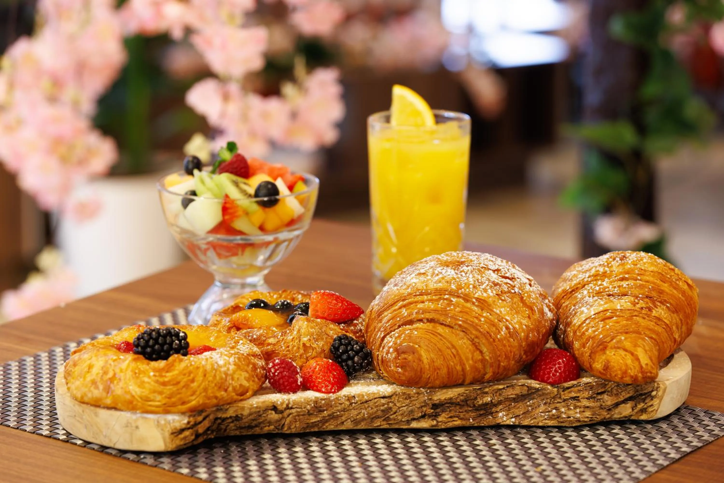 Food and drinks in DoubleTree by Hilton London Angel Kings Cross