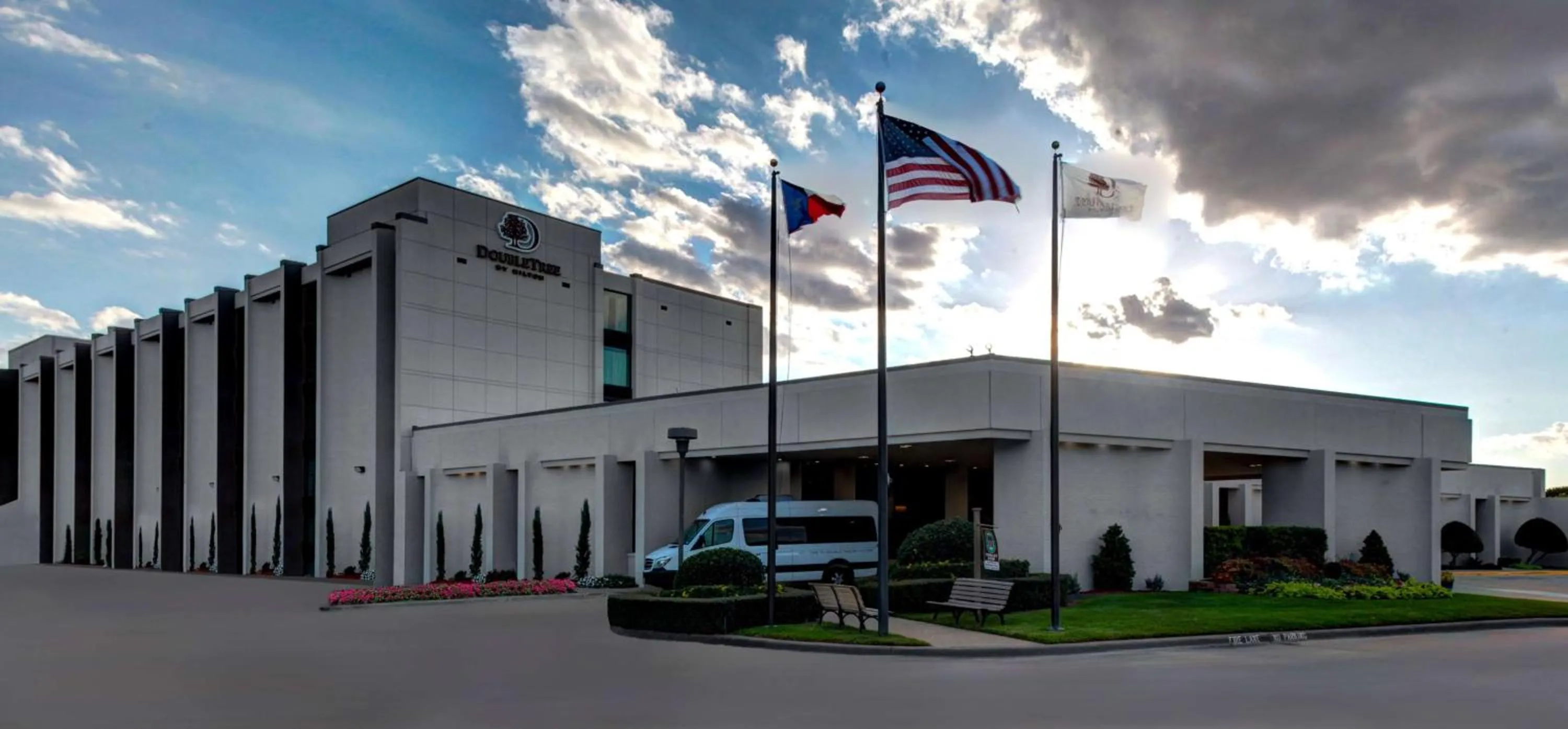 Property building in Doubletree by Hilton Arlington DFW South