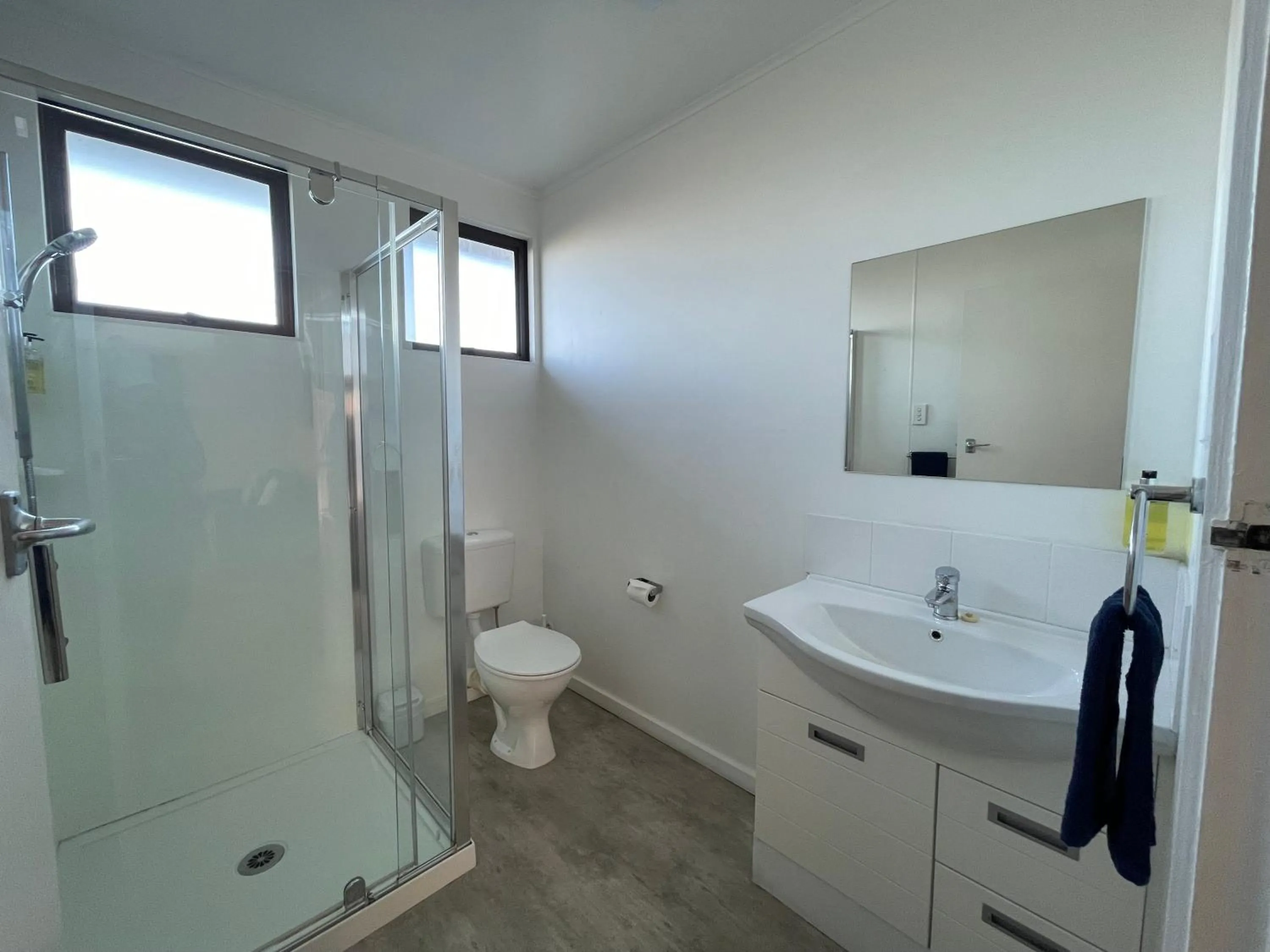 Bathroom in Alpine View Motel