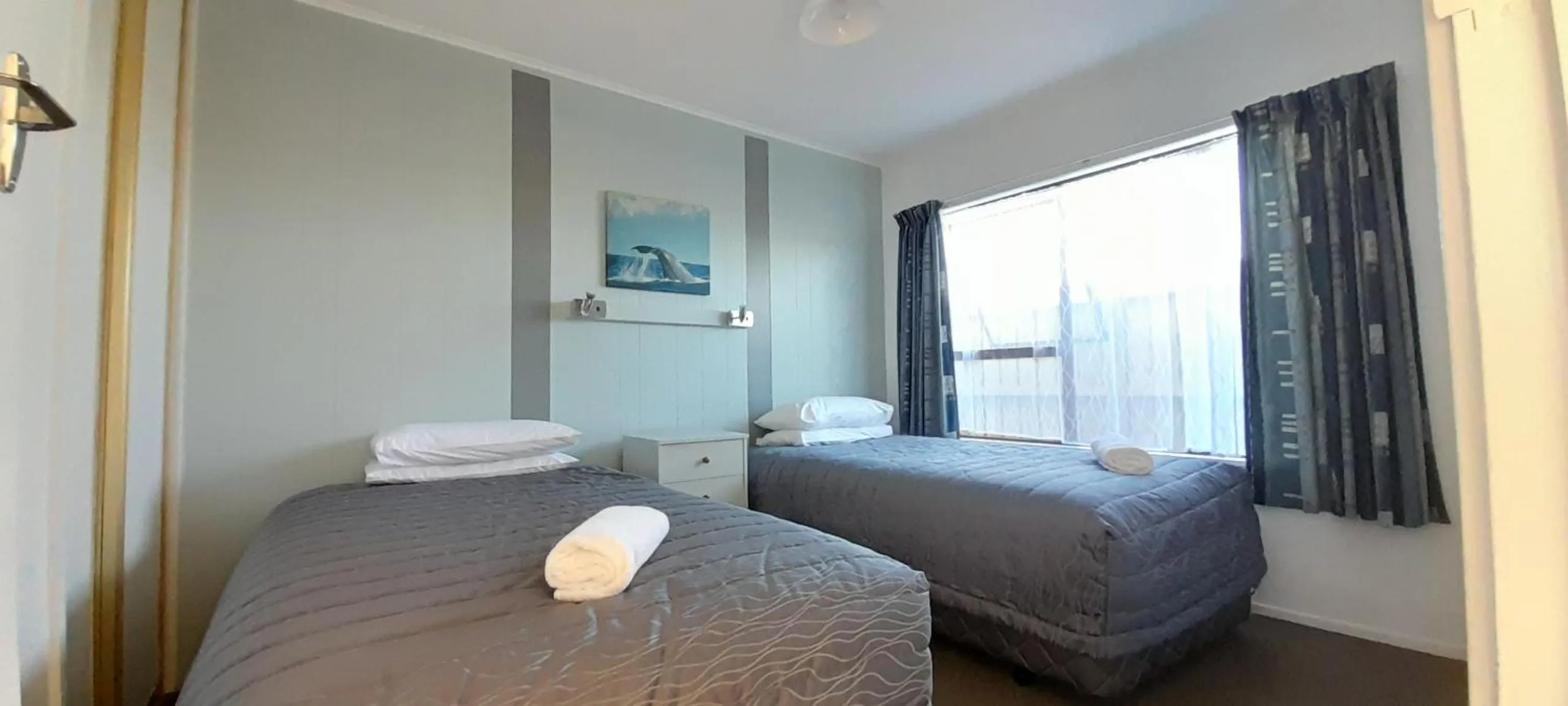 Bedroom, Bed in Alpine View Motel