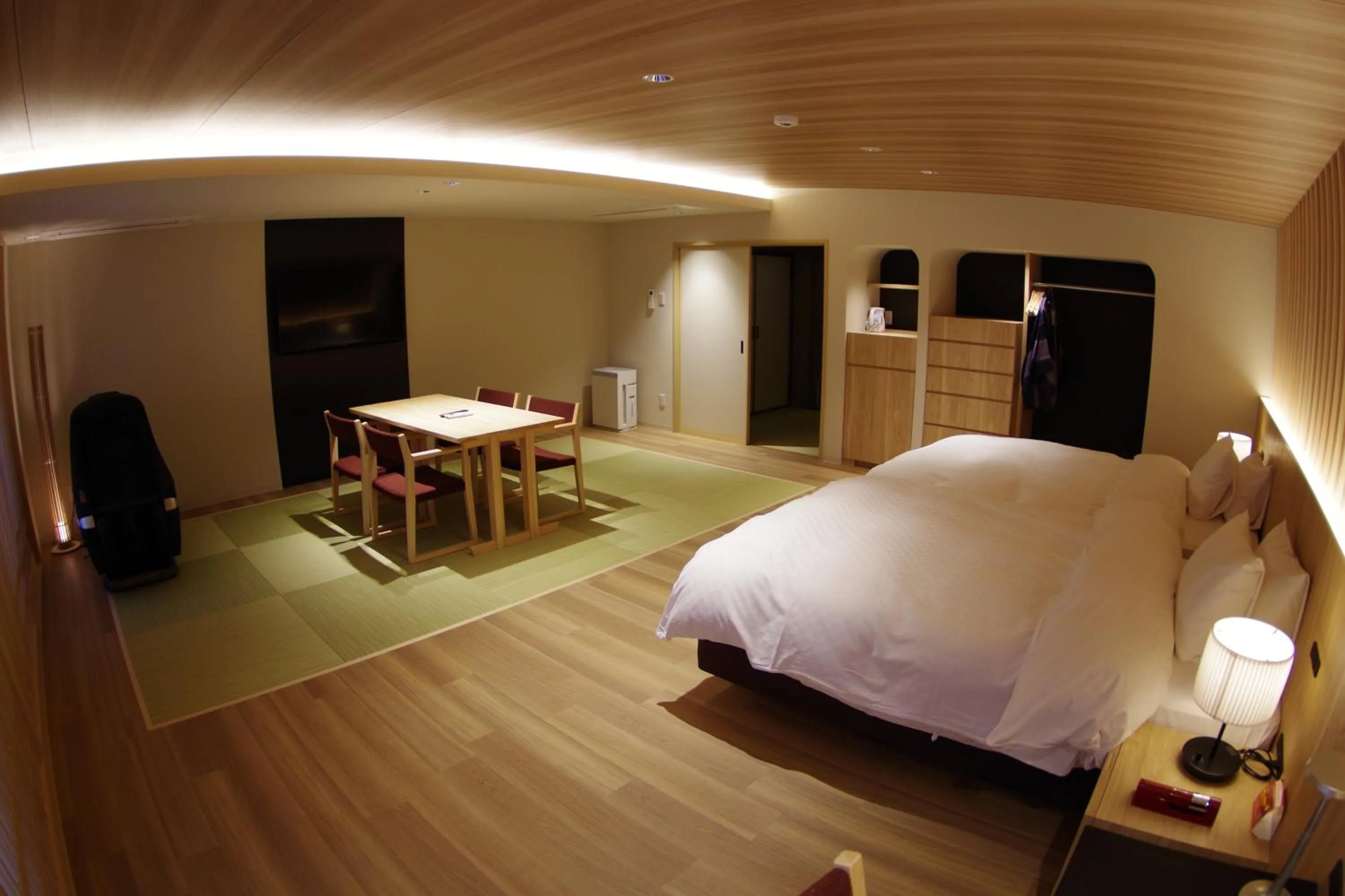 Photo of the whole room, Bed in Kasuga Hotel
