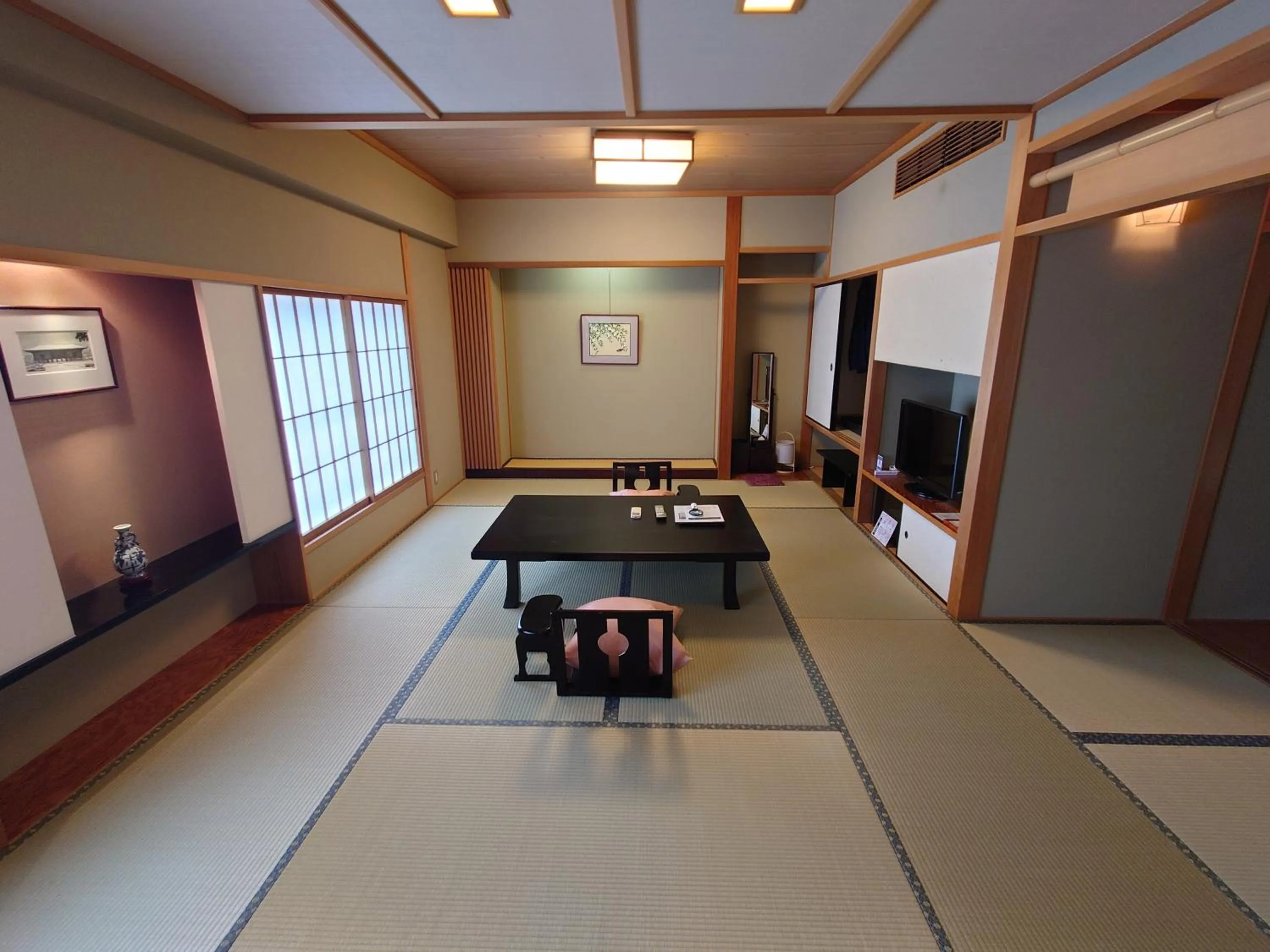 Photo of the whole room in Kasuga Hotel