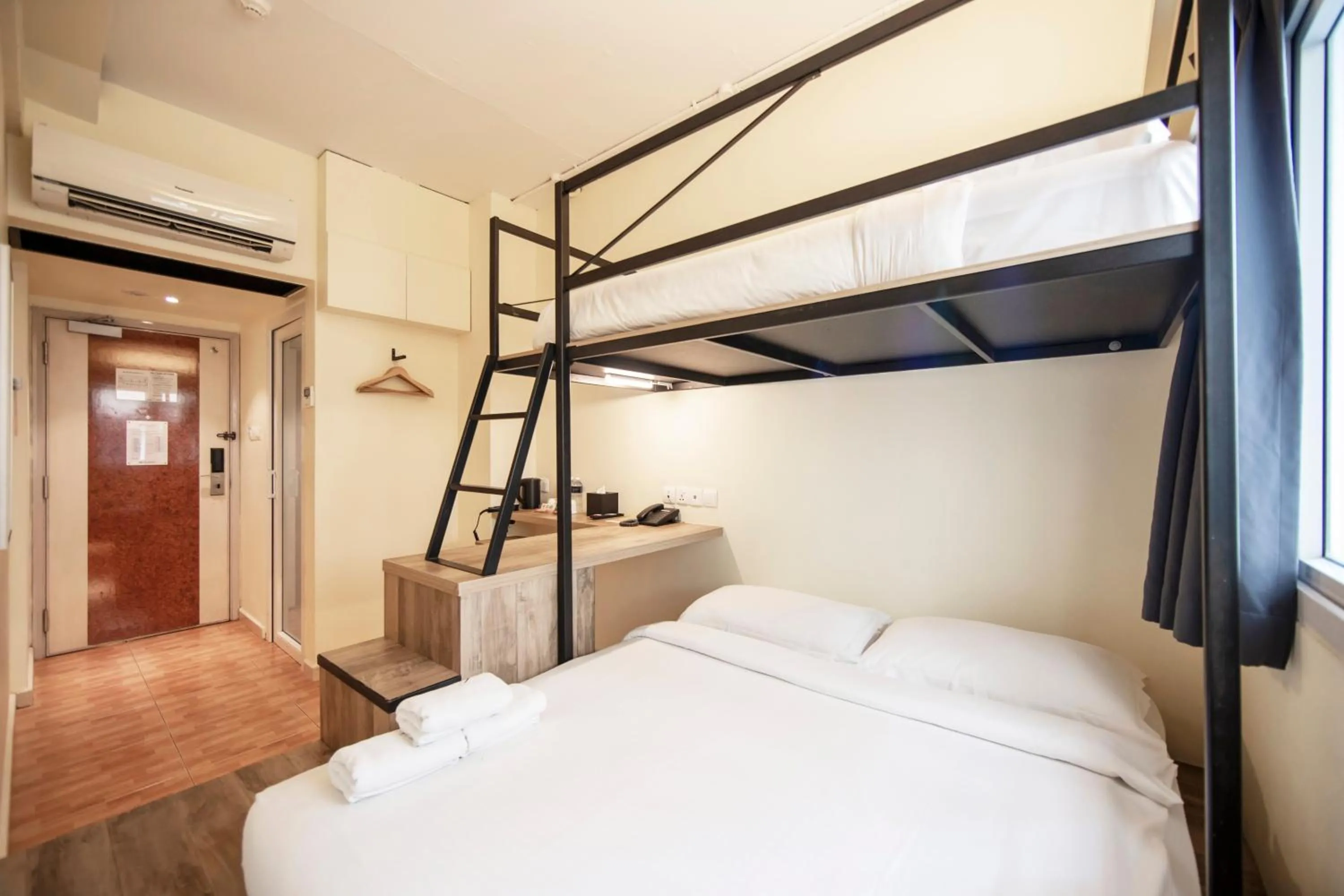 Bed in Fragrance Hotel - Balestier