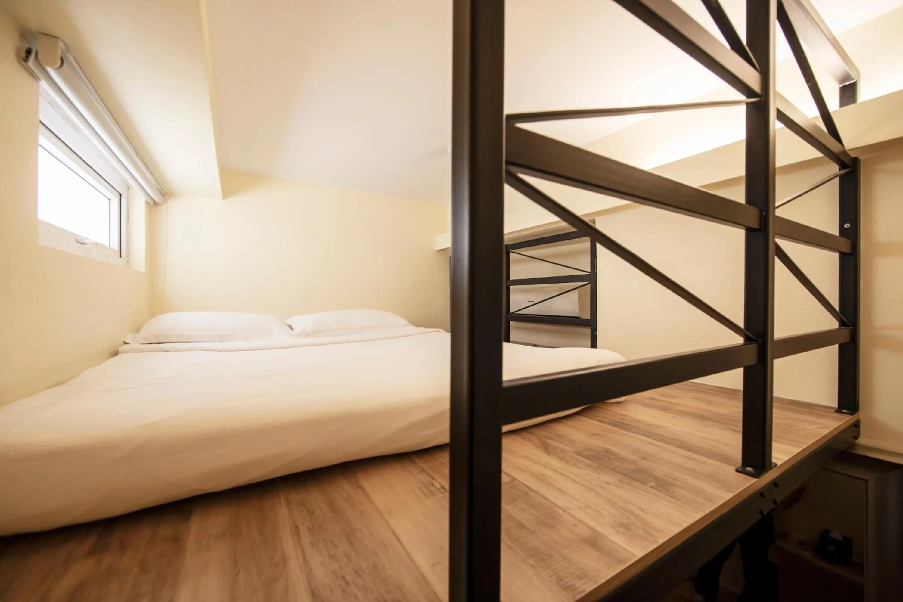 Bed in Fragrance Hotel - Balestier