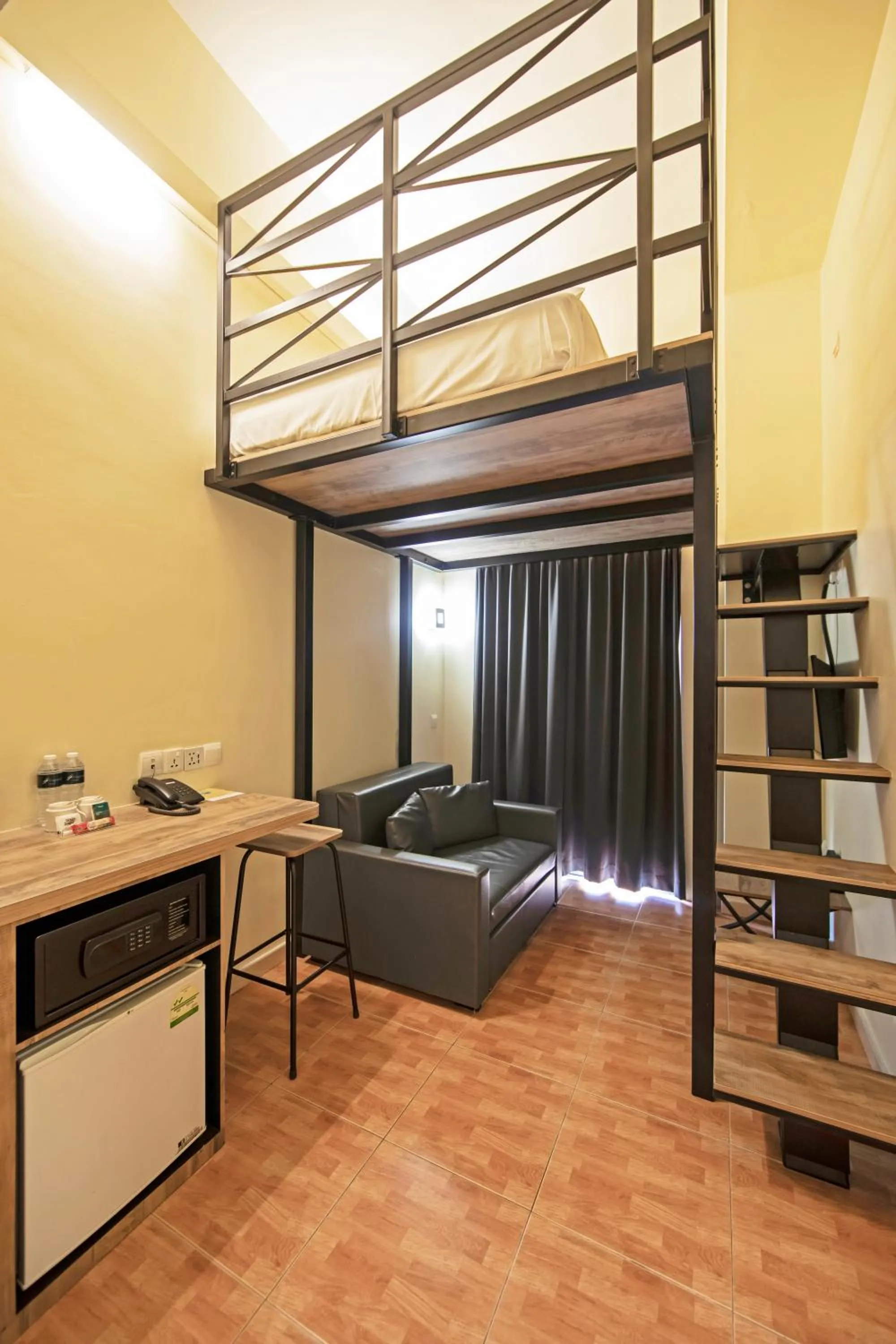 TV and multimedia, Bed in Fragrance Hotel - Balestier