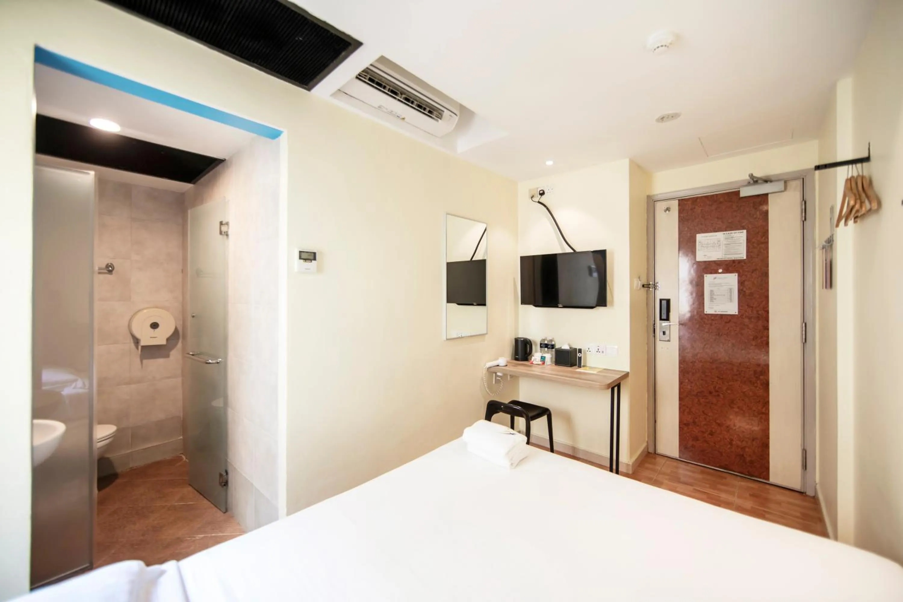 Toilet, Bed in Fragrance Hotel - Balestier