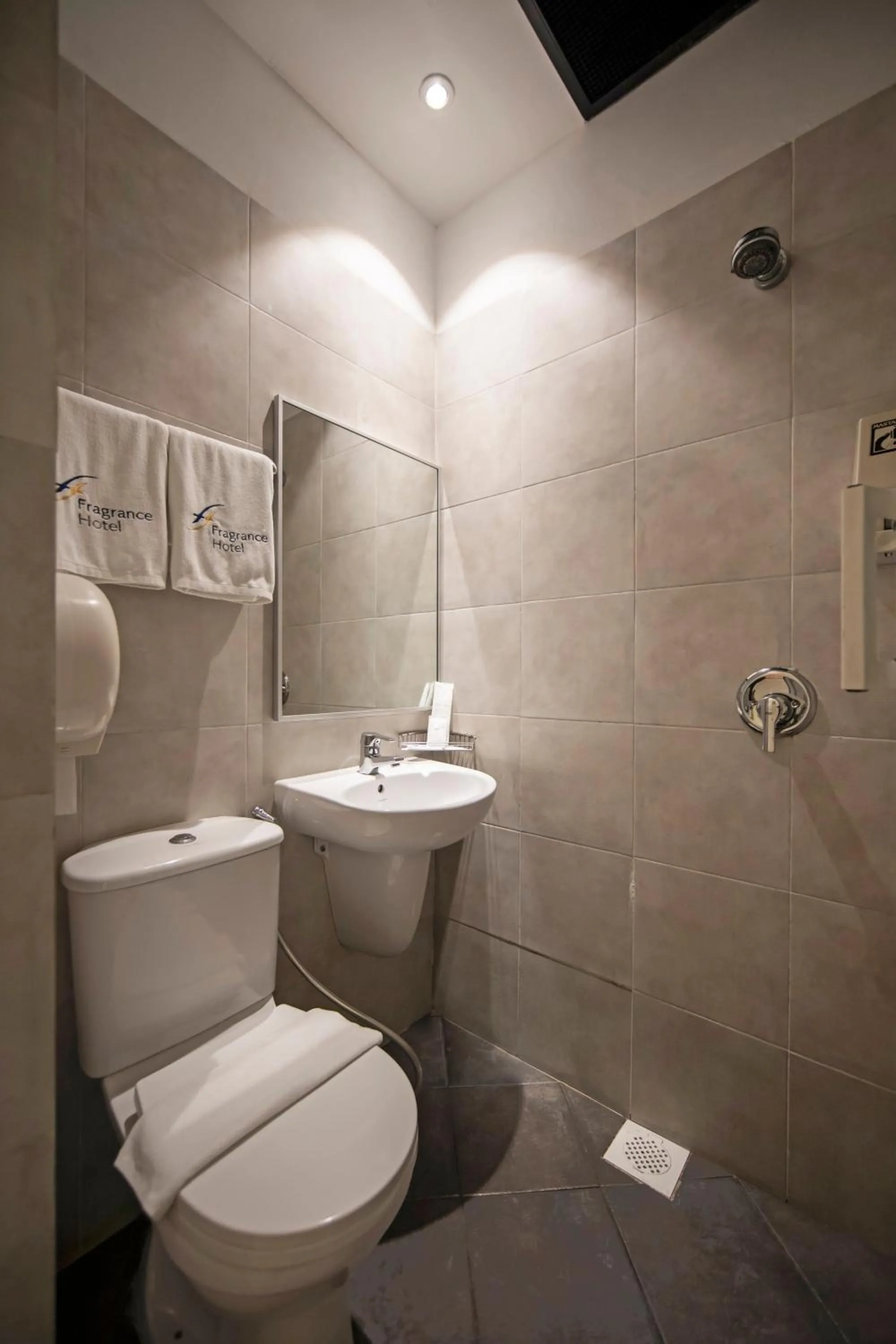 Toilet in Fragrance Hotel - Balestier