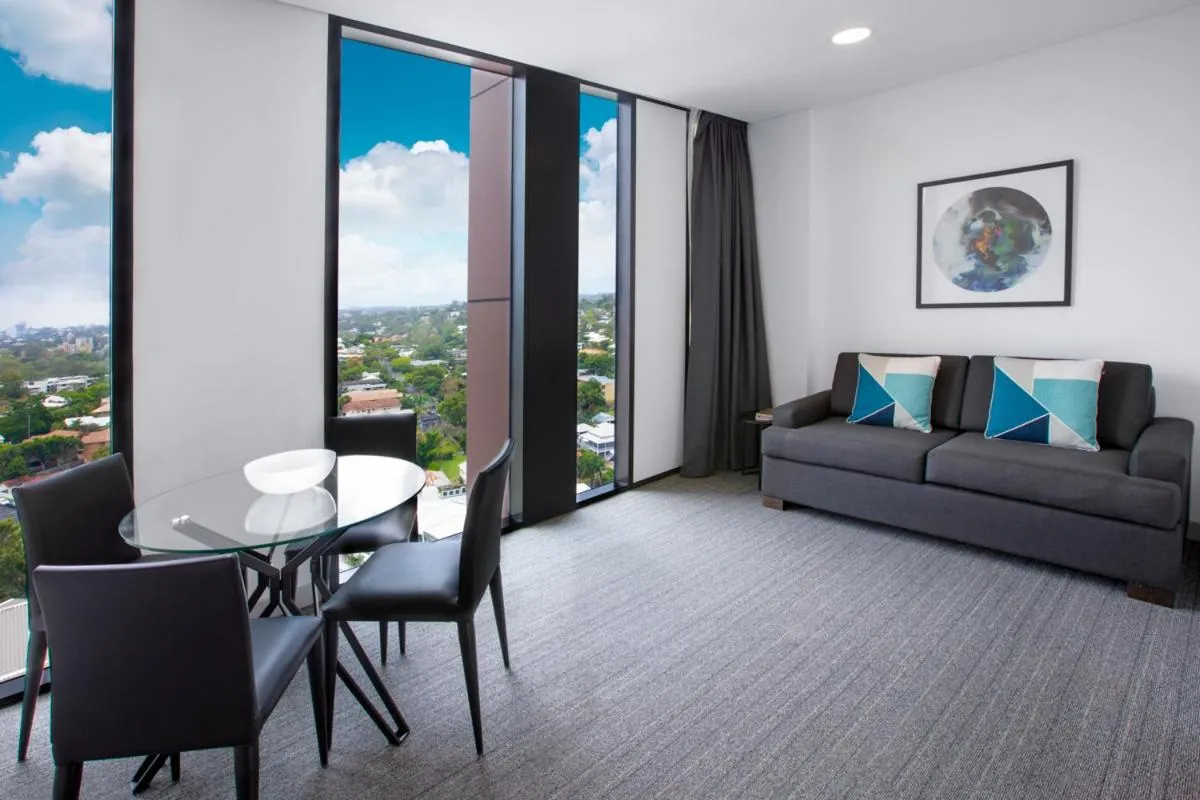 Essence Suites Taringa