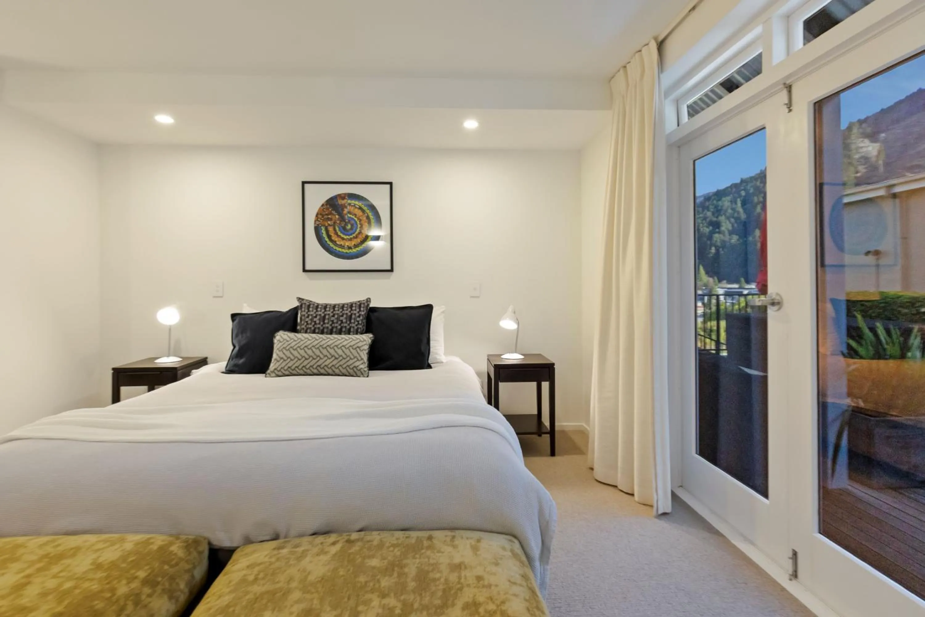 Patio, Bed in Queenstown House Bed & Breakfast and Apartments