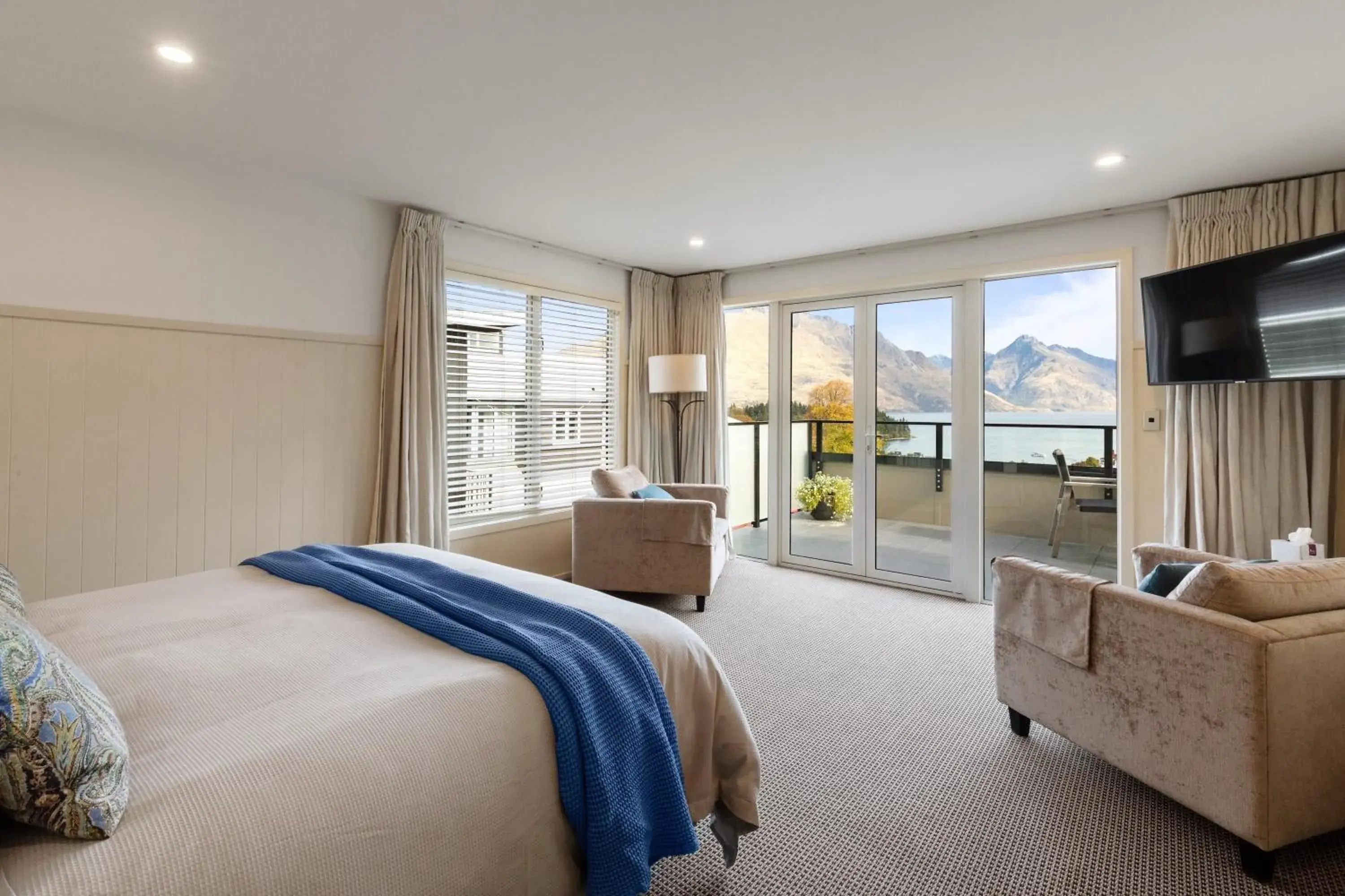 Executive King Room in Queenstown House Bed & Breakfast and Apartments Executive King Room in Queenstown House Bed & Breakfast and Apartments