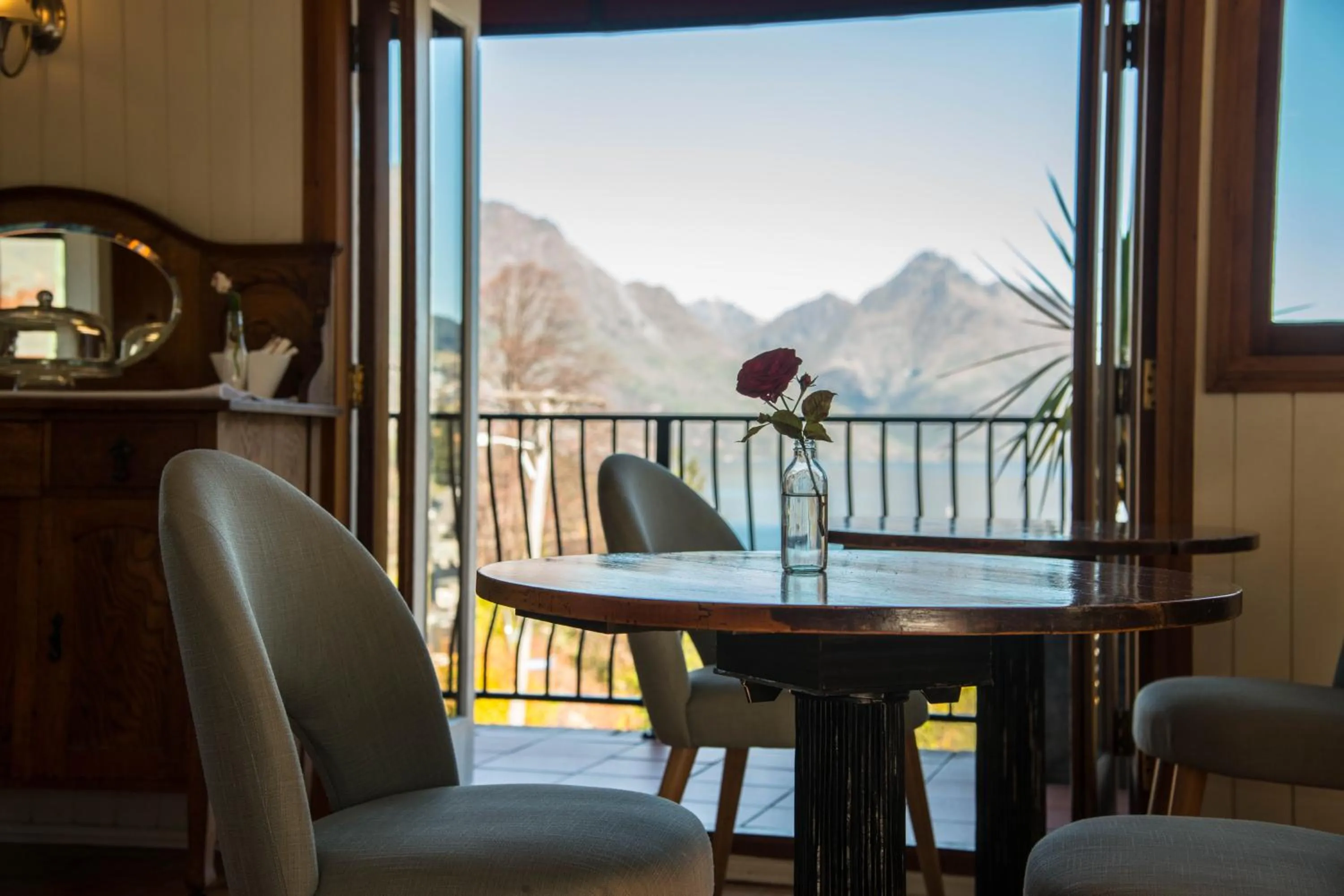 Area and facilities in Queenstown House Bed & Breakfast and Apartments