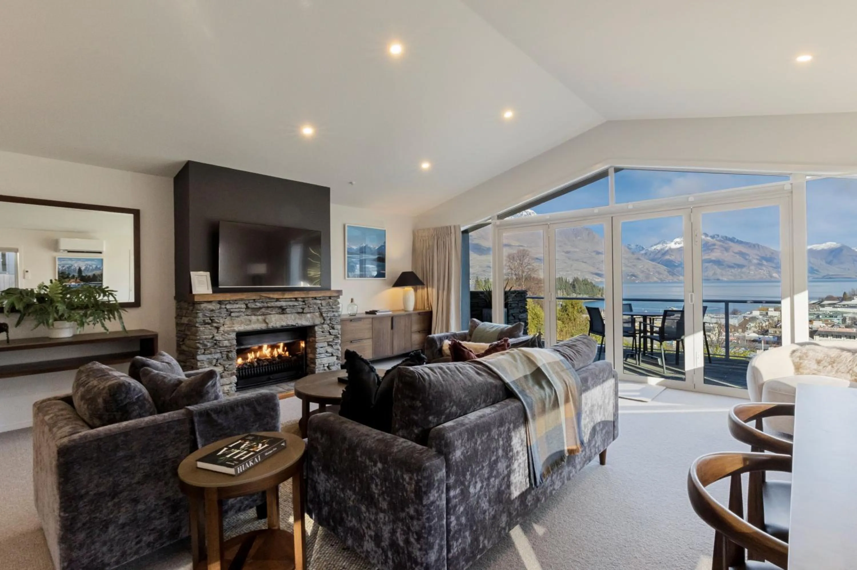 Seating area in Queenstown House Bed & Breakfast and Apartments