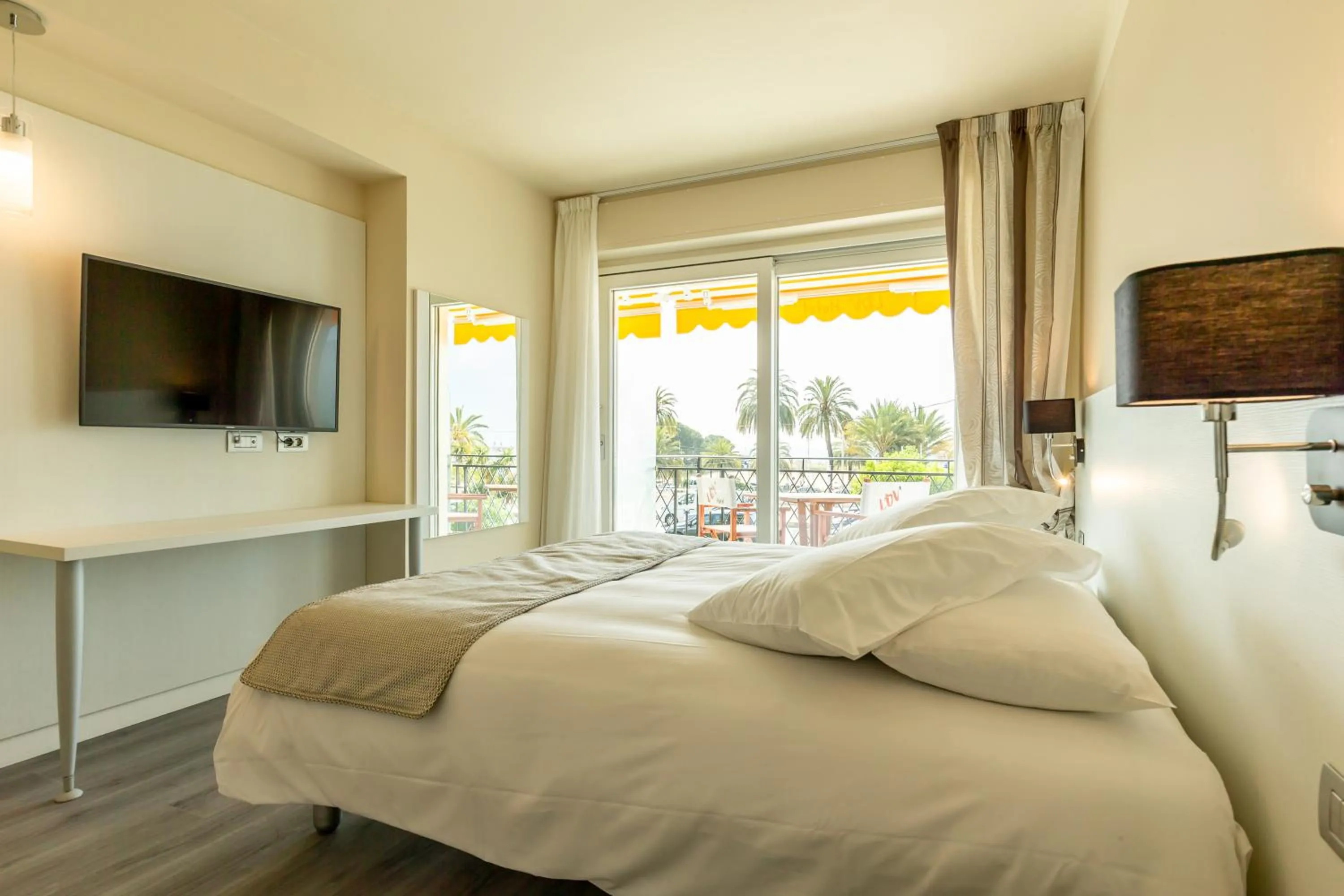 Bed in La Dolce Vita Hotel