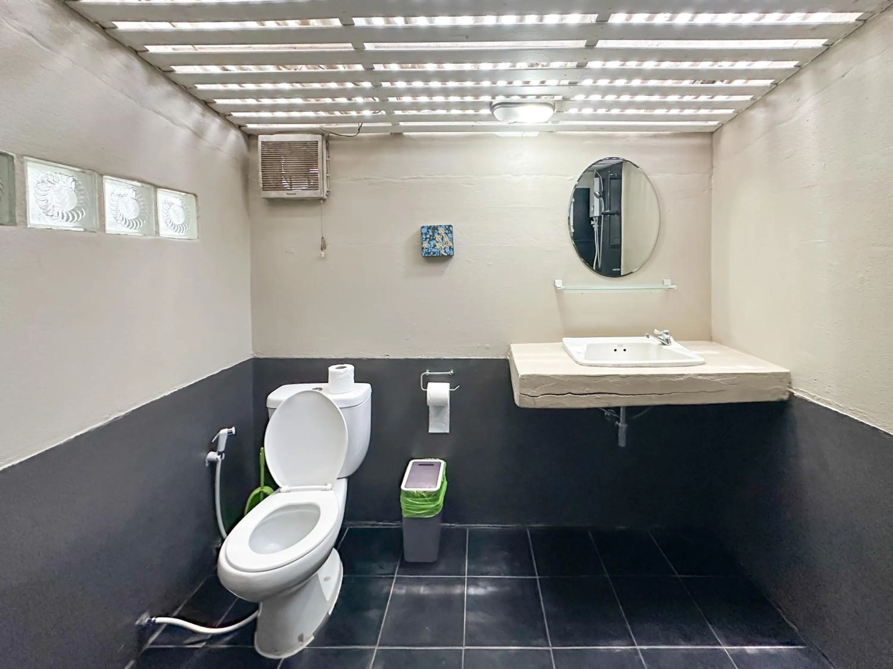 Shower in Seetanu Bungalows