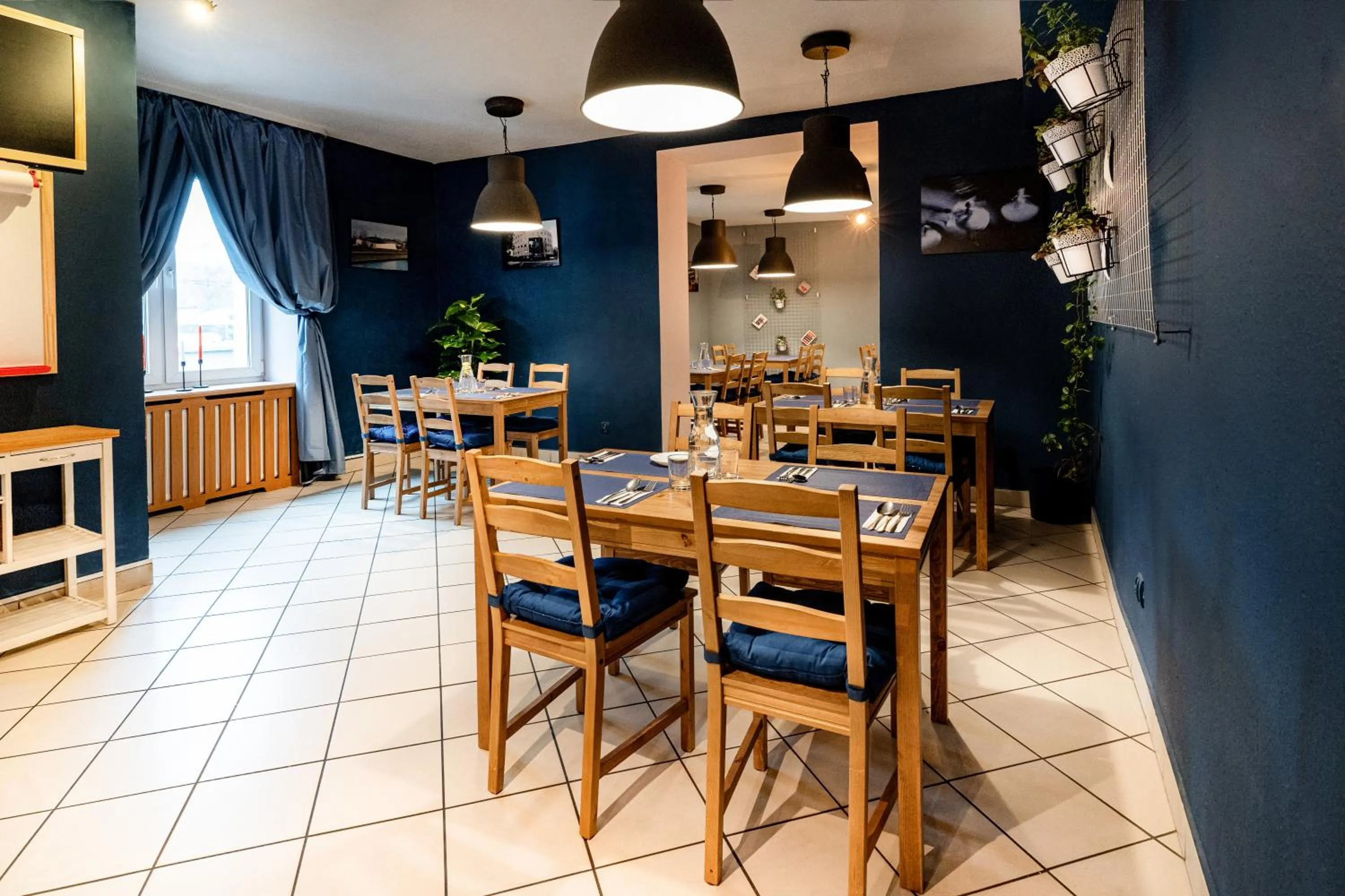 Restaurant/places to eat in Hotel Alf