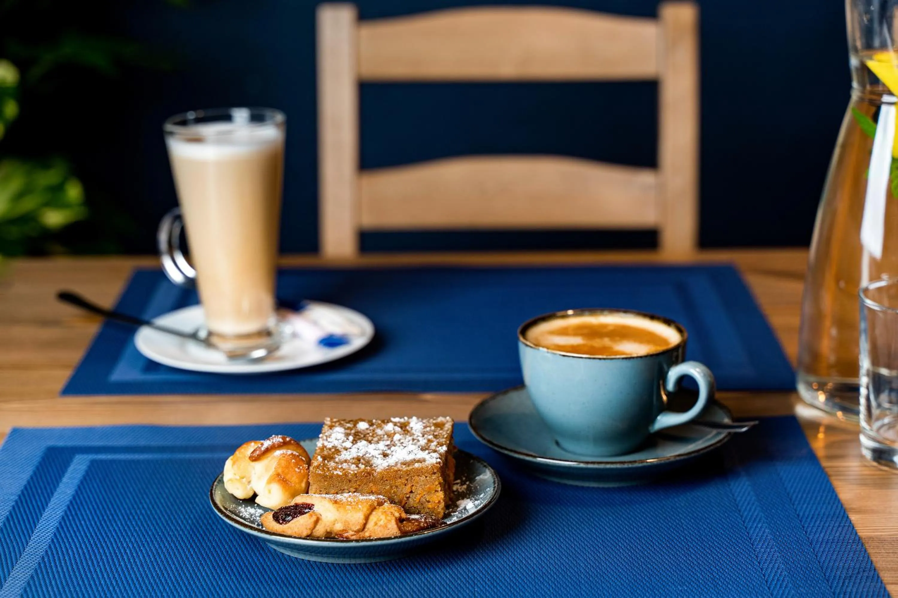 Restaurant/places to eat in Hotel Alf